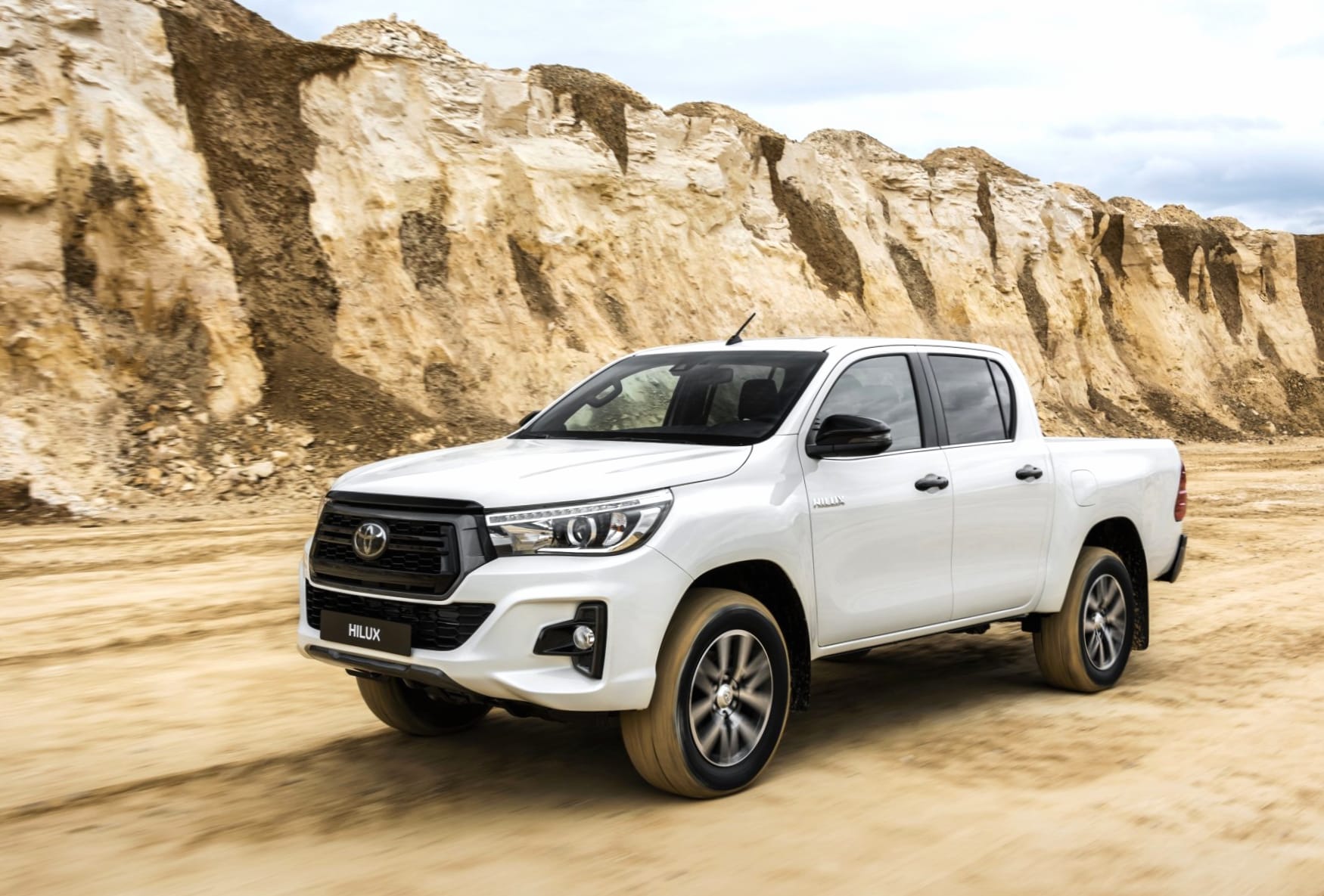 Toyota Hilux at 1152 x 864 size wallpapers HD quality