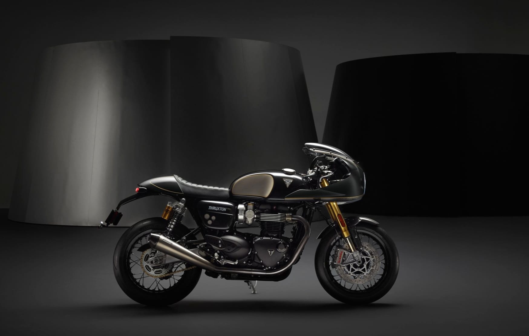 Triumph Thruxton at 750 x 1334 iPhone 6 size wallpapers HD quality