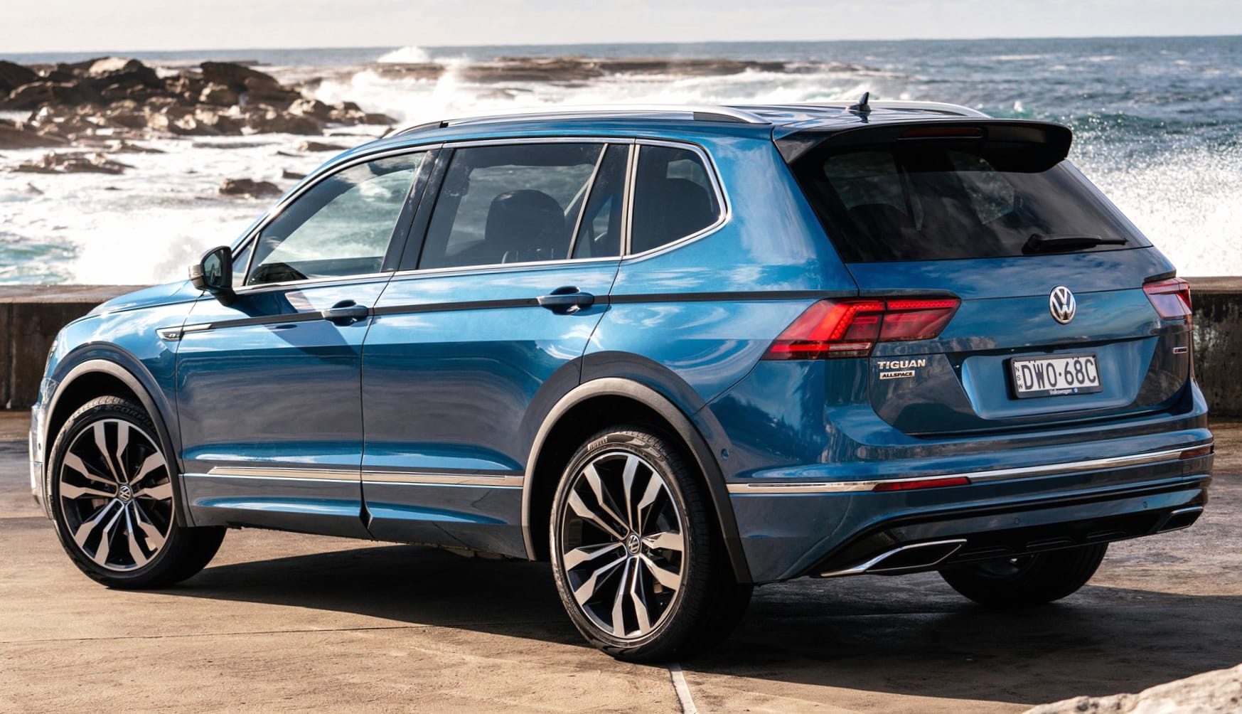 Volkswagen Tiguan Allspace R-Line at 1280 x 960 size wallpapers HD quality