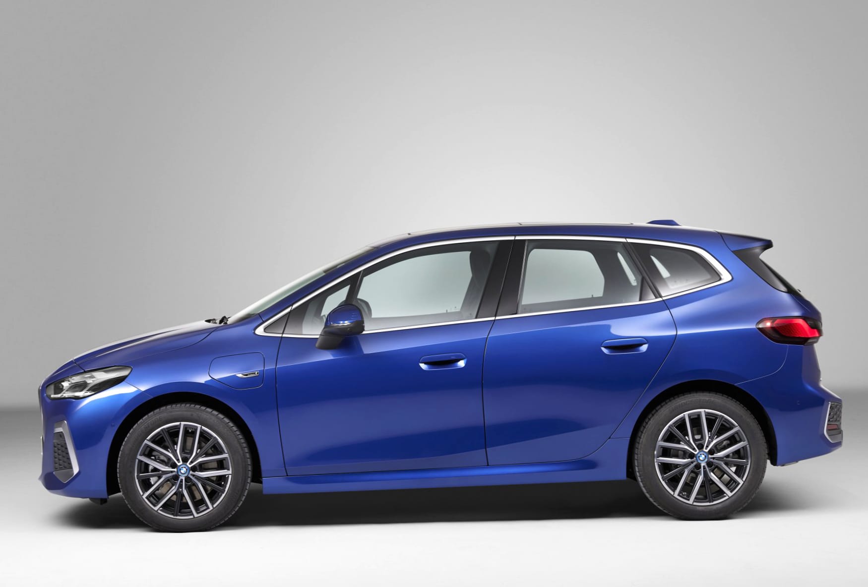 BMW 230e xDrive Active Tourer M Sport at 640 x 1136 iPhone 5 size wallpapers HD quality