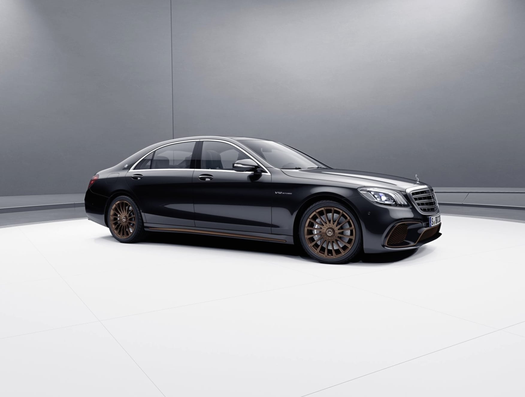 Mercedes-AMG S65 at 640 x 960 iPhone 4 size wallpapers HD quality
