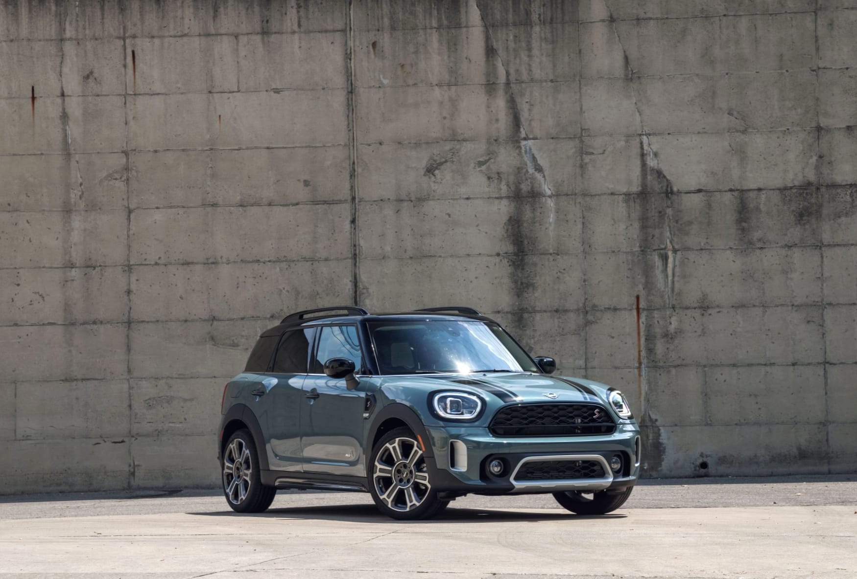 MINI Cooper S Countryman at 320 x 480 iPhone size wallpapers HD quality