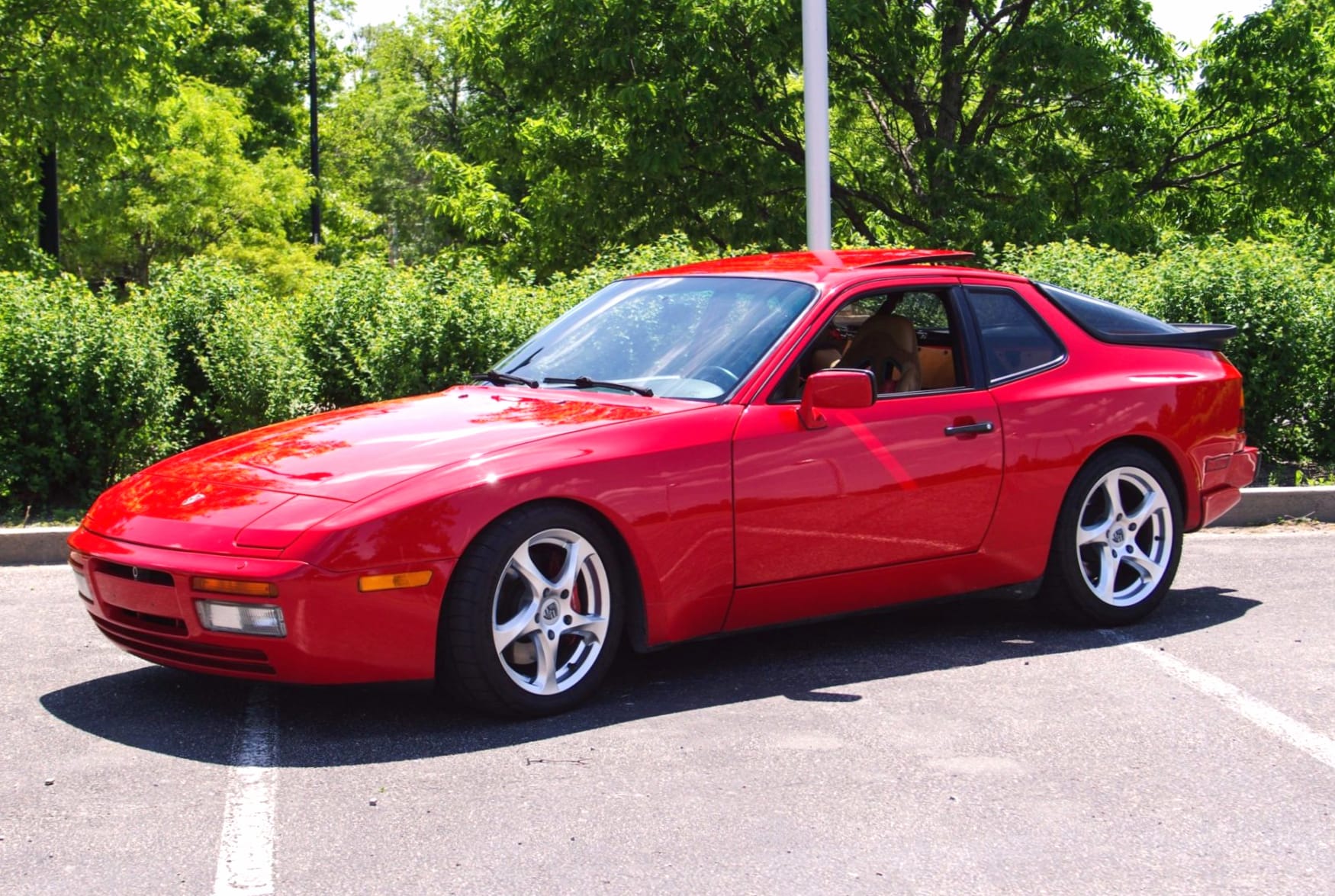 Porsche 944 Turbo at 750 x 1334 iPhone 6 size wallpapers HD quality