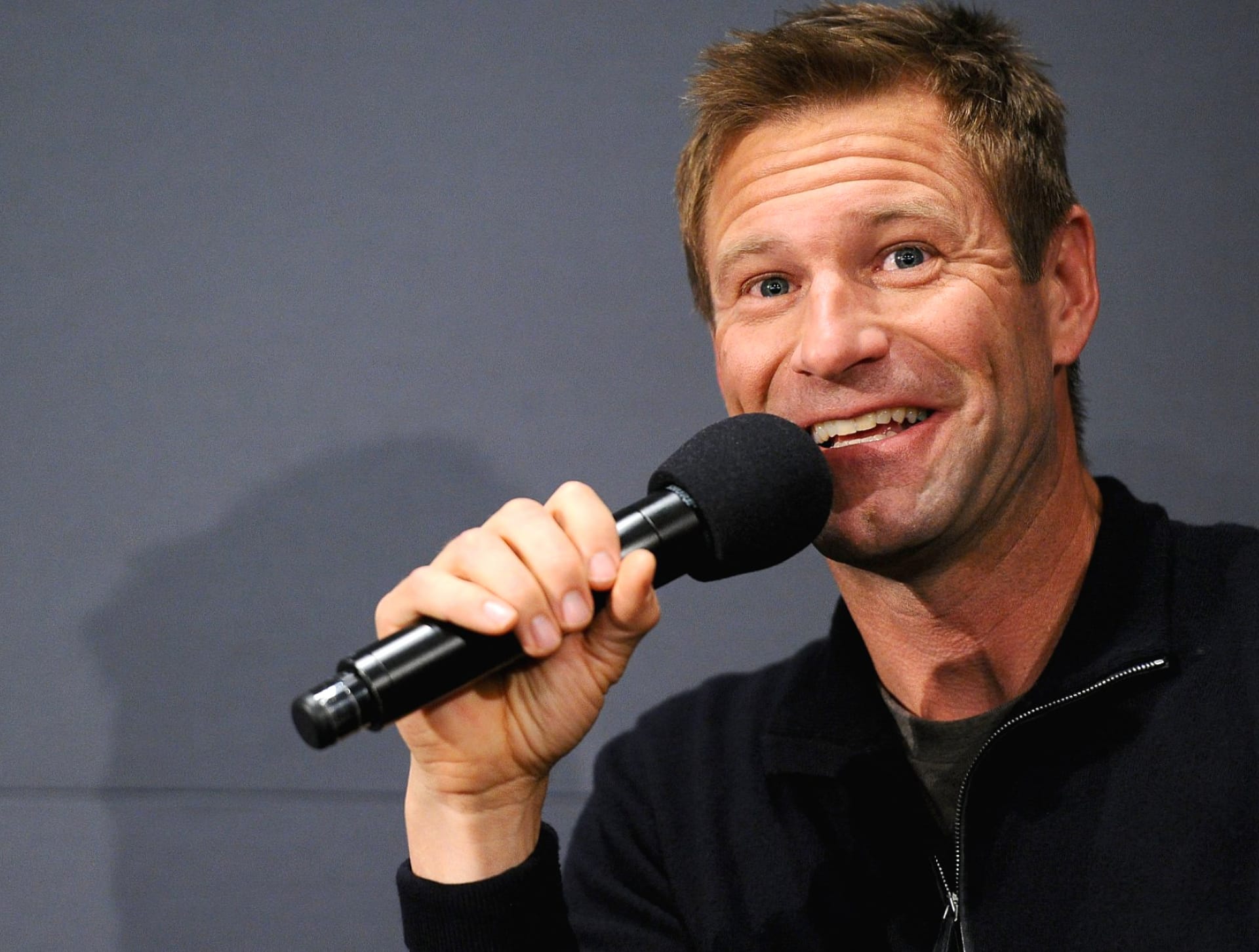 Aaron Eckhart at 1024 x 768 size wallpapers HD quality