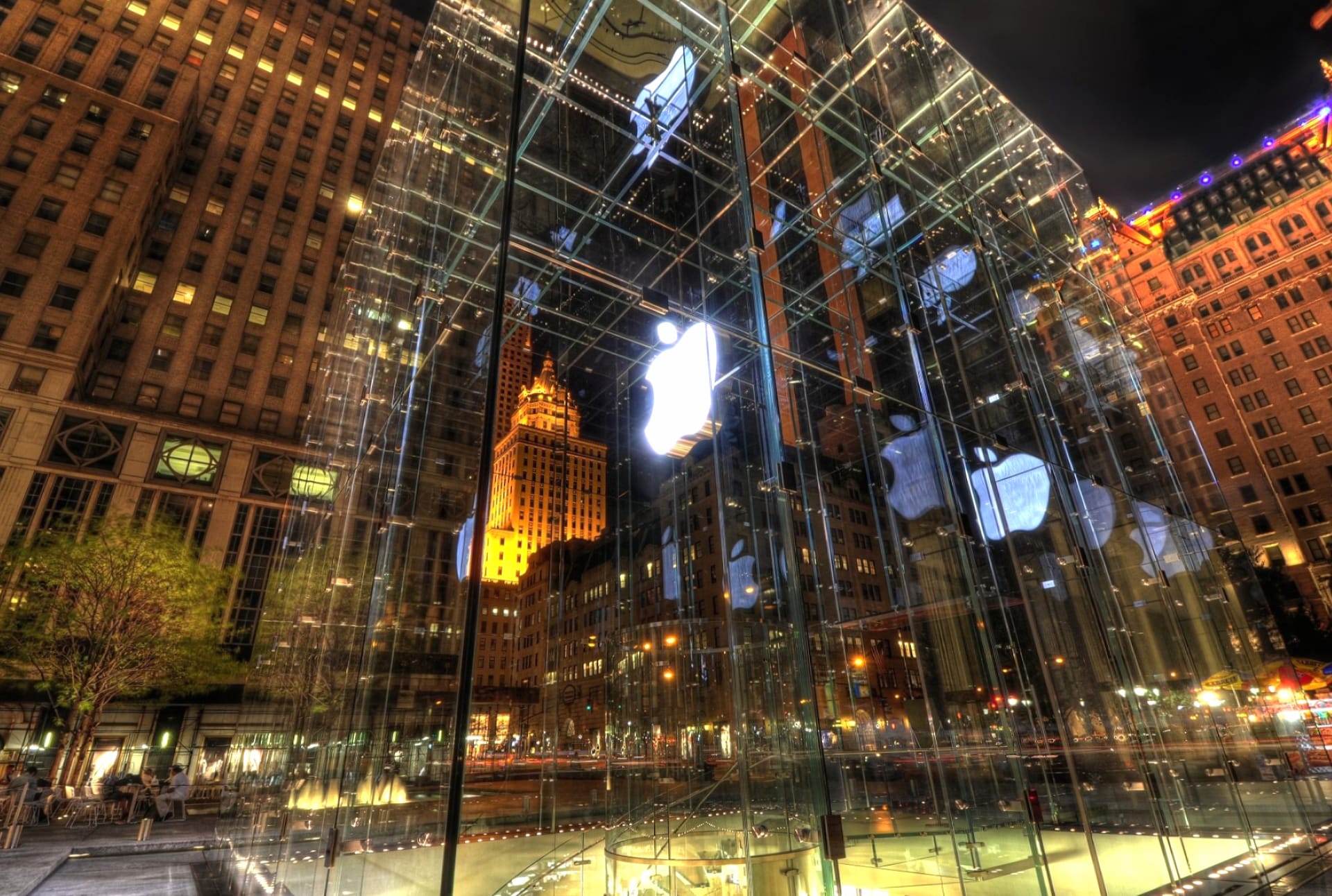 Apple Store at 320 x 480 iPhone size wallpapers HD quality