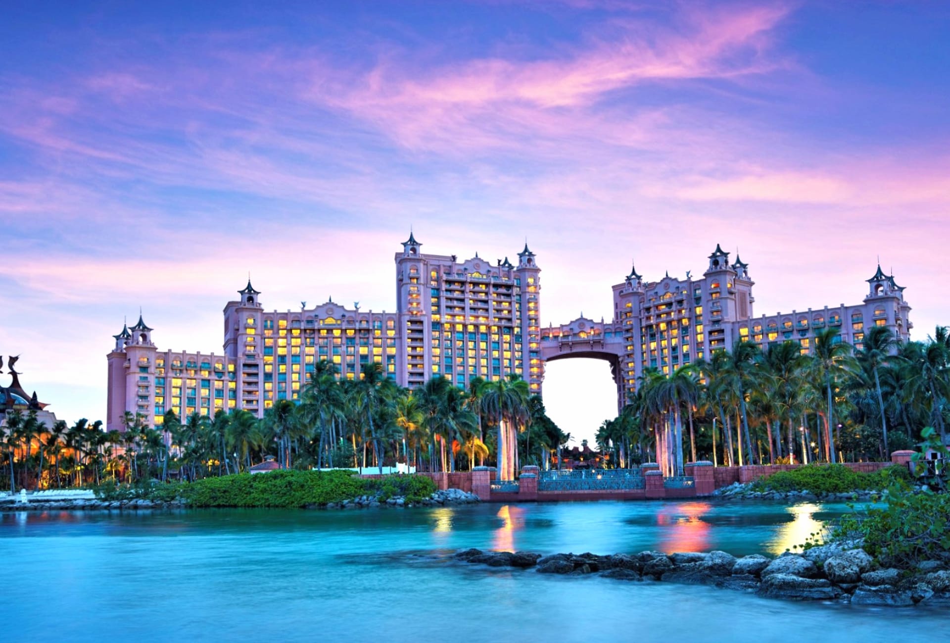 Atlantis Paradise Island at 1600 x 1200 size wallpapers HD quality