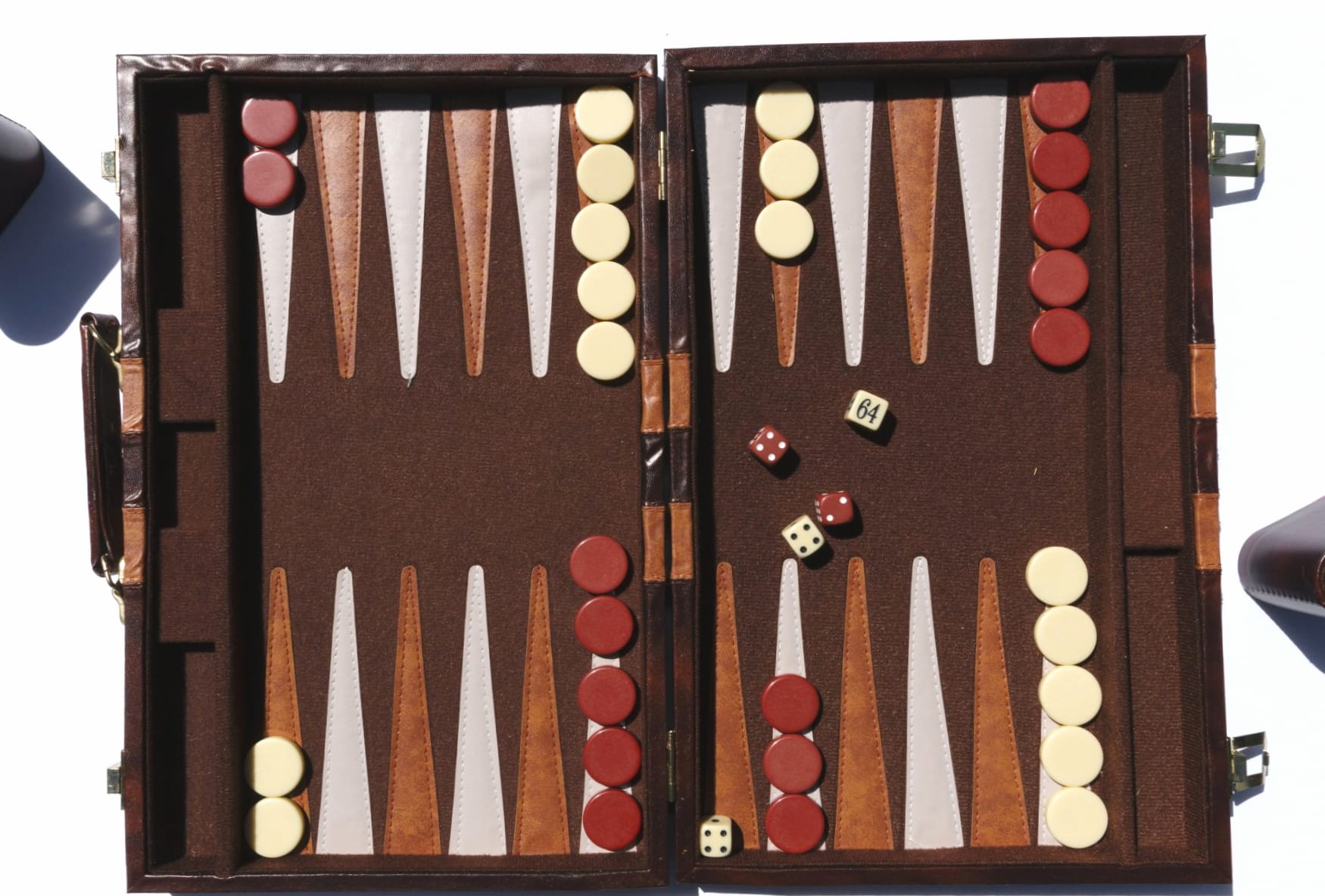 Backgammon at 2048 x 2048 iPad size wallpapers HD quality