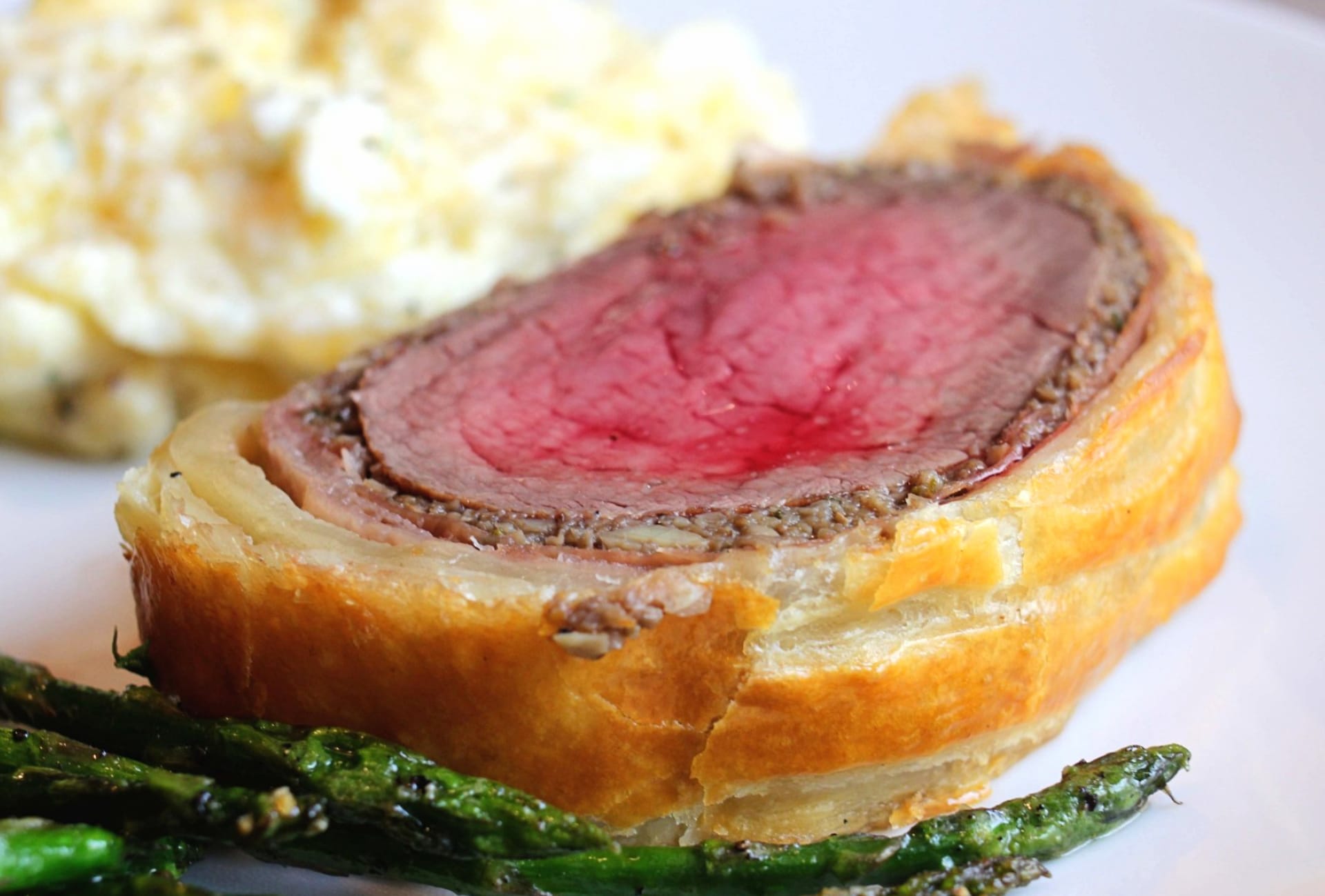 Beef Wellington at 1600 x 1200 size wallpapers HD quality