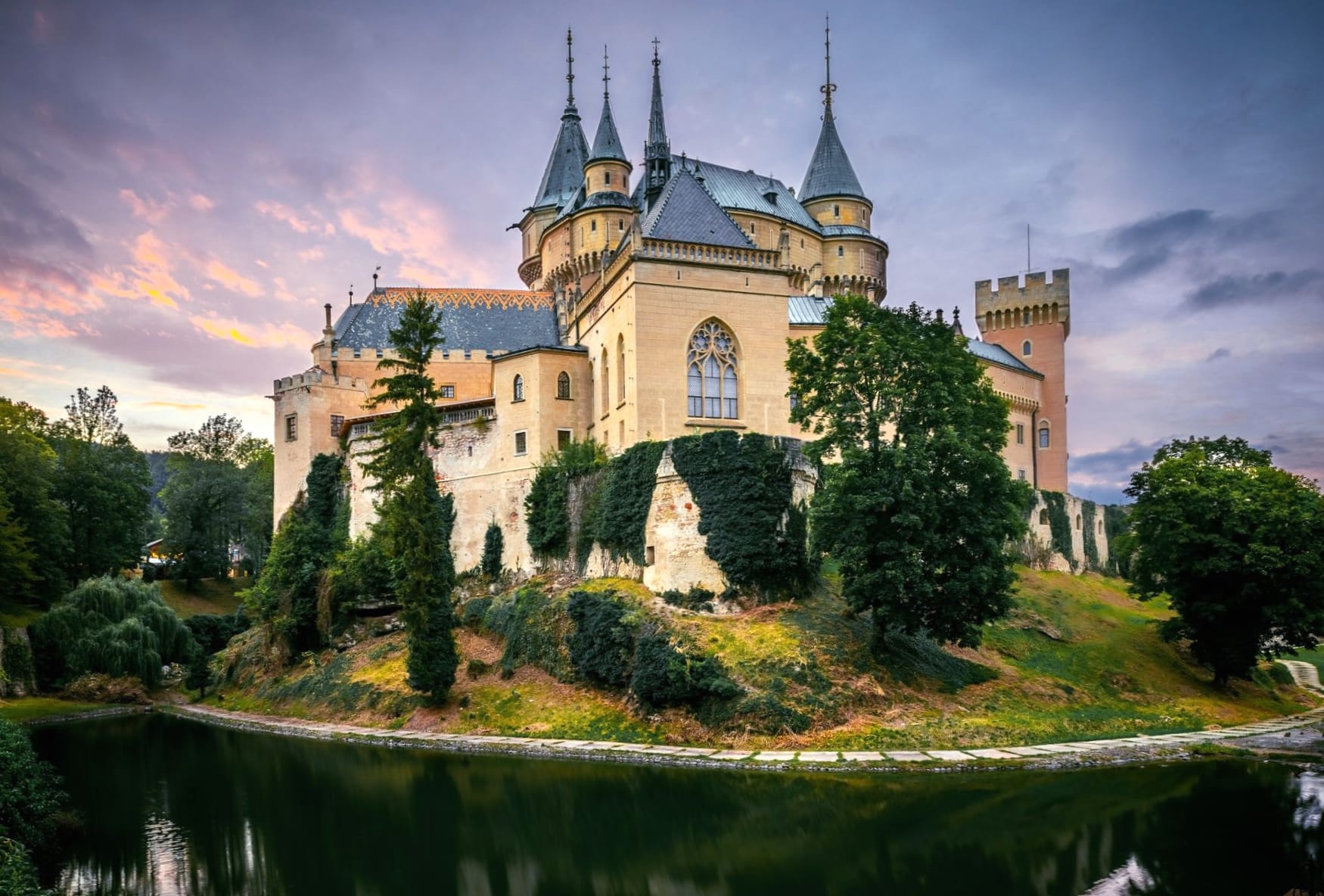 Bojnice Castle at 1600 x 1200 size wallpapers HD quality