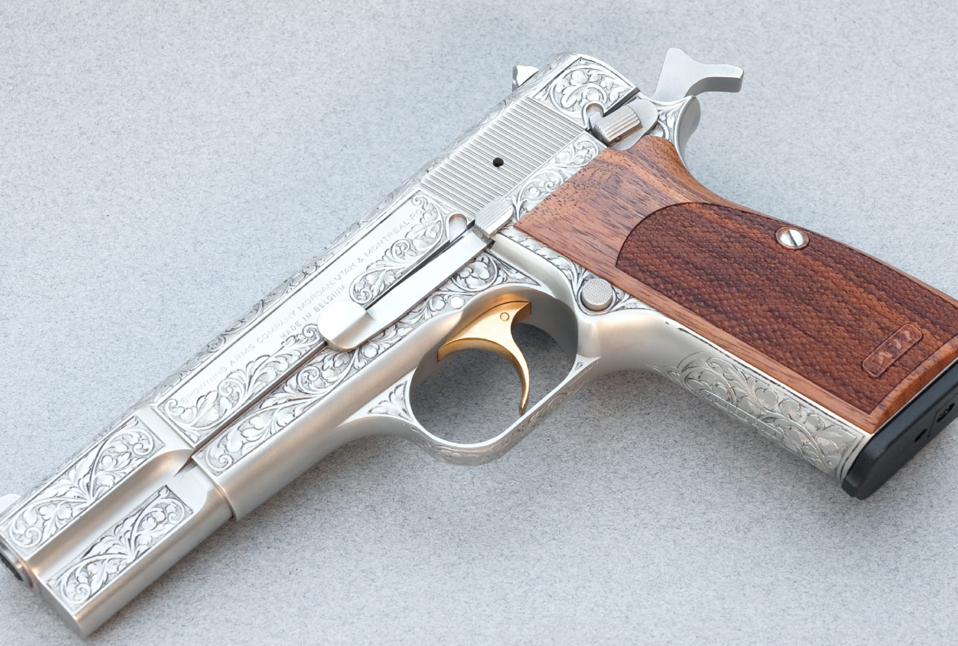 Browning Pistol at 1600 x 1200 size wallpapers HD quality