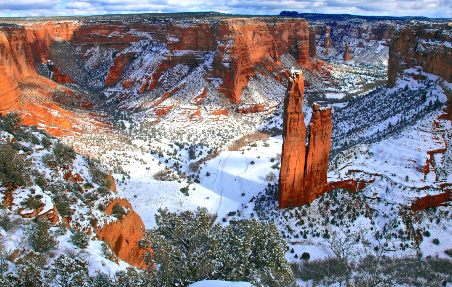 Canyon De Chelly National Monument at 320 x 480 iPhone size wallpapers HD quality