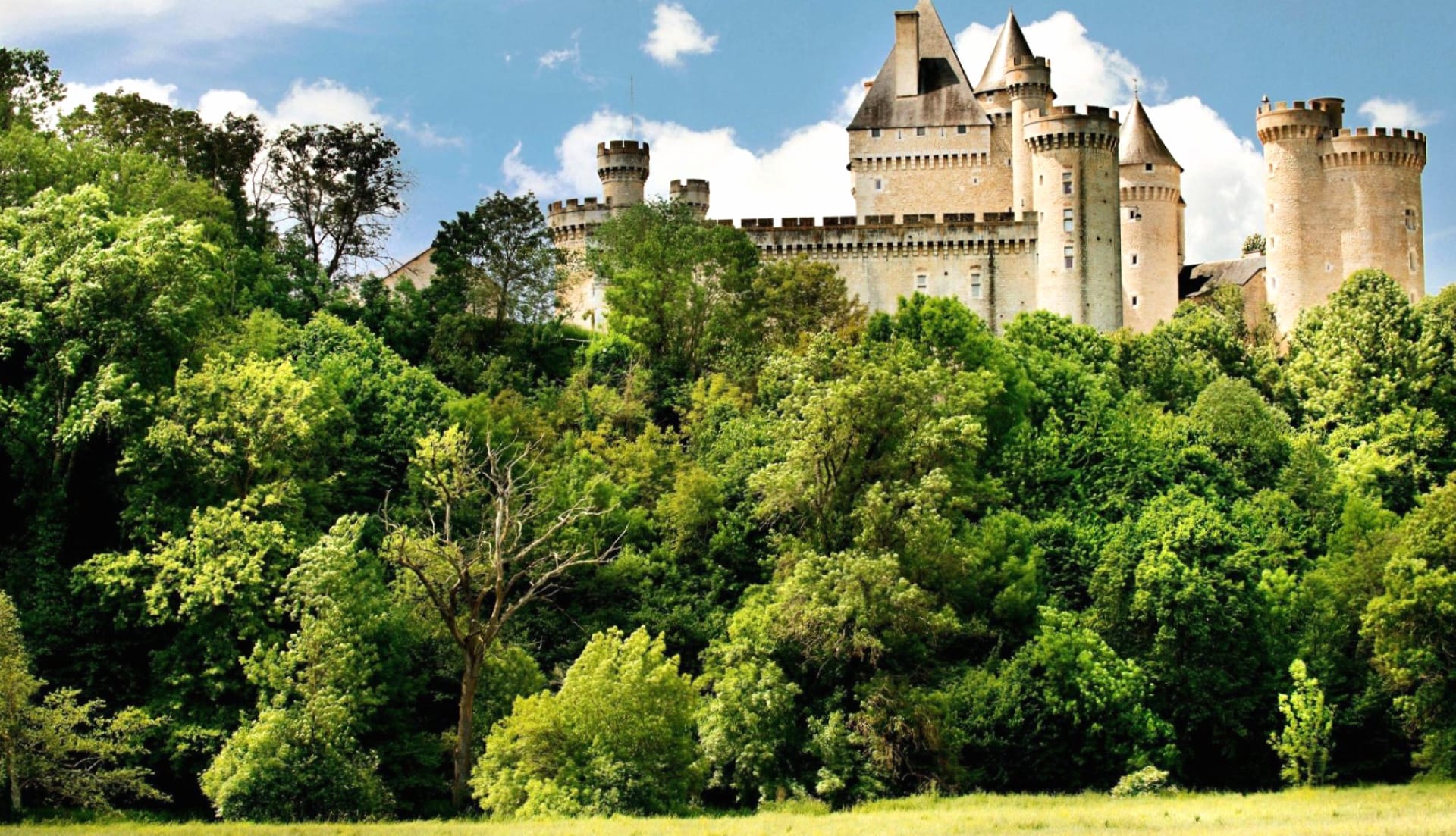 Chateau de Chabenet at 320 x 480 iPhone size wallpapers HD quality