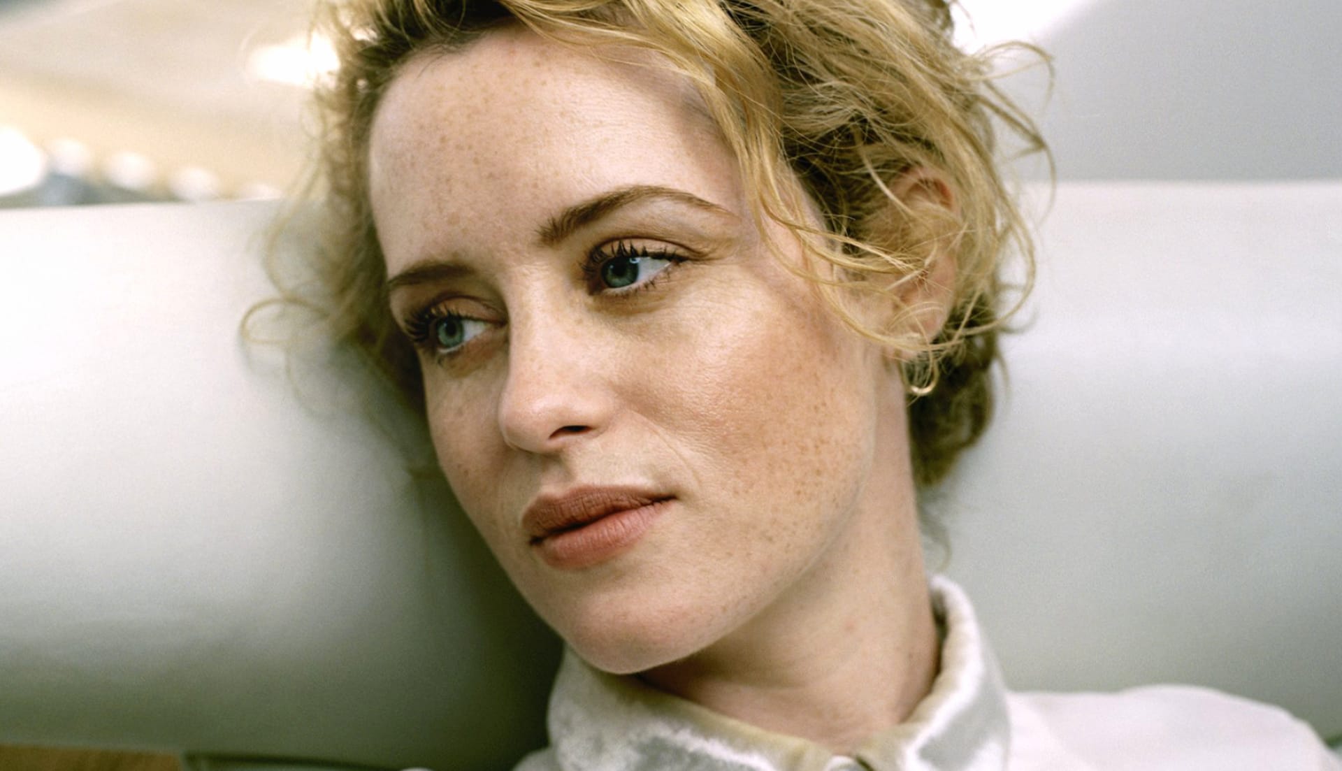 Claire Foy at 750 x 1334 iPhone 6 size wallpapers HD quality