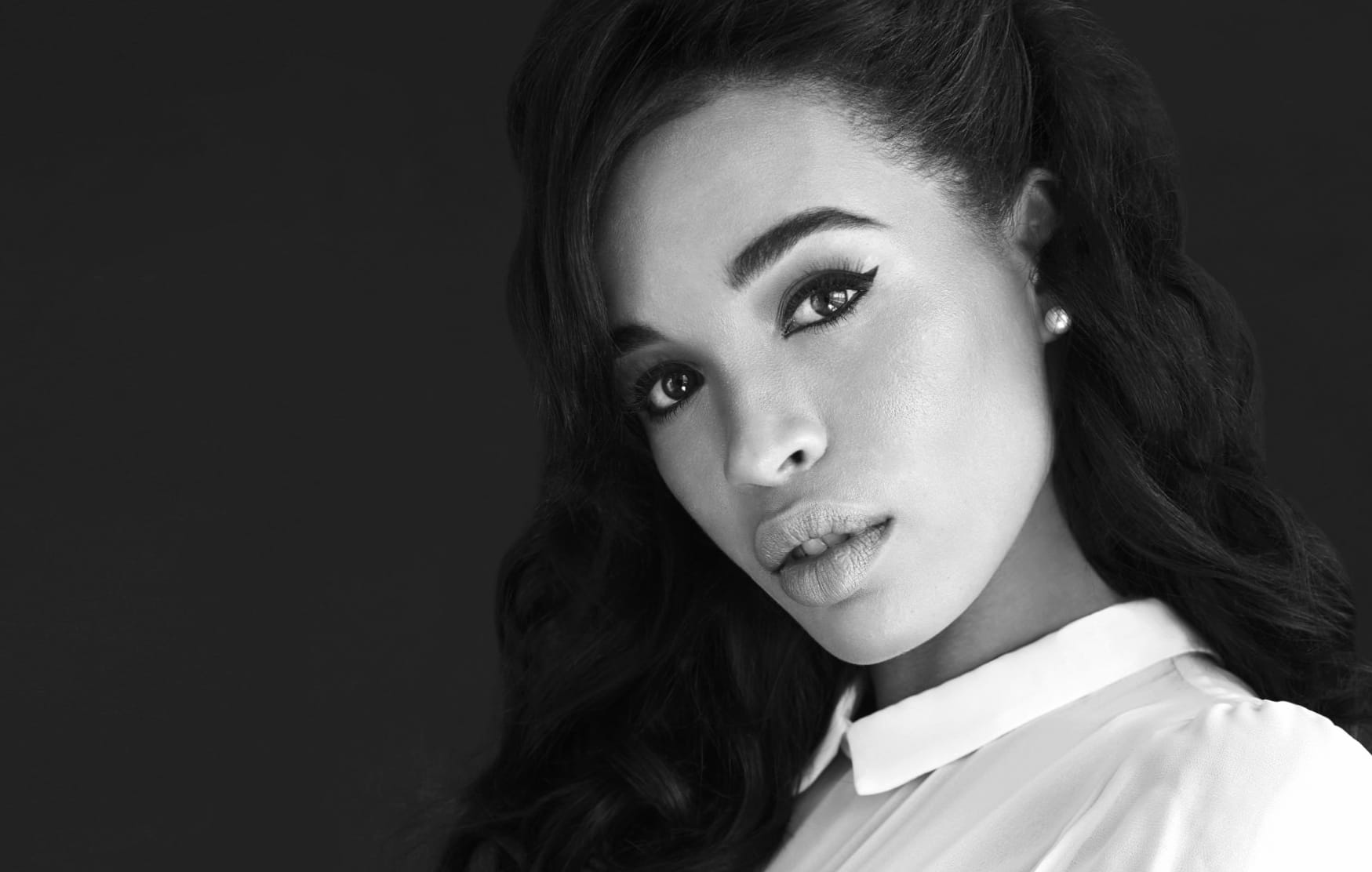 Cleopatra Coleman at 1600 x 1200 size wallpapers HD quality
