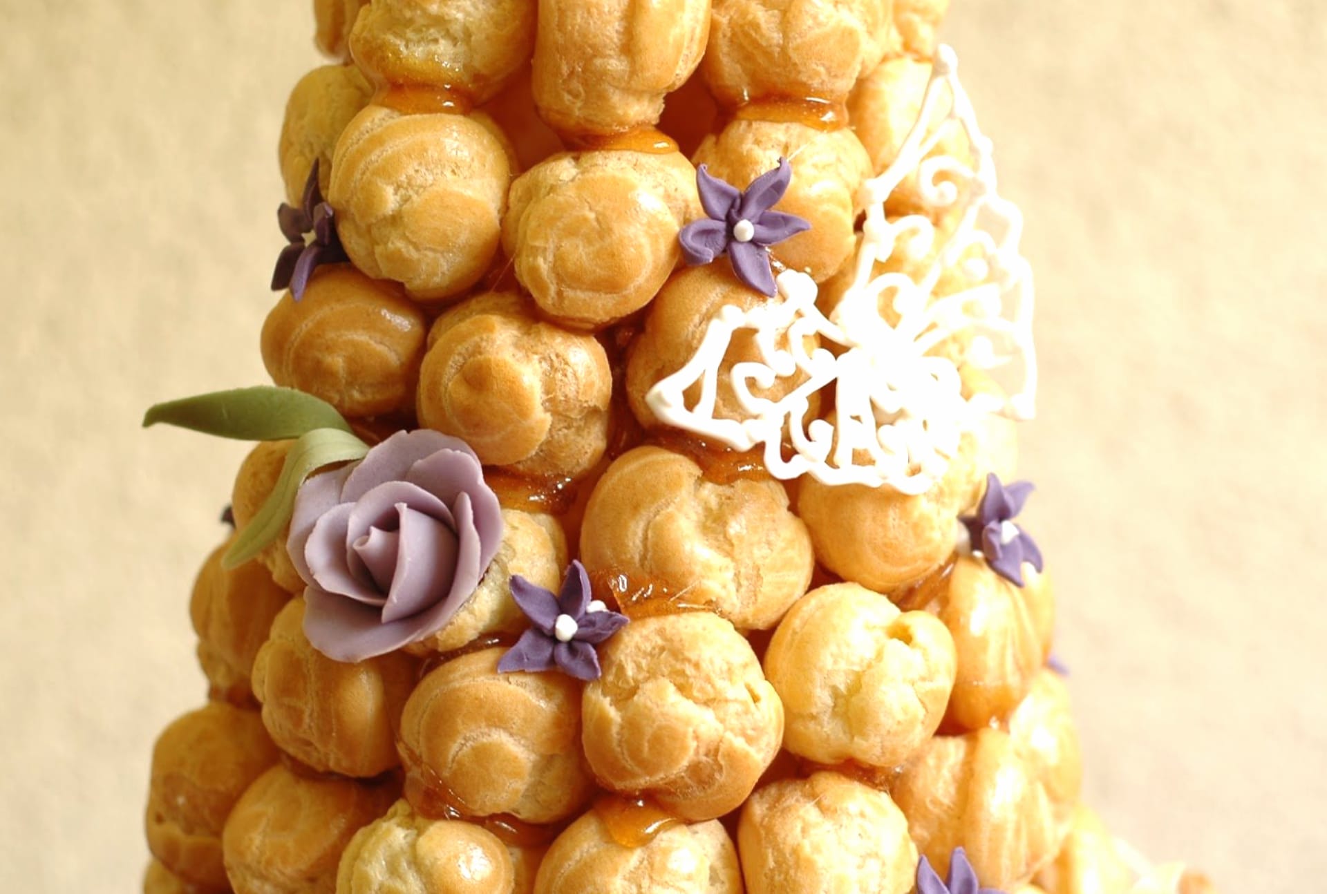 Croquembouche at 640 x 1136 iPhone 5 size wallpapers HD quality