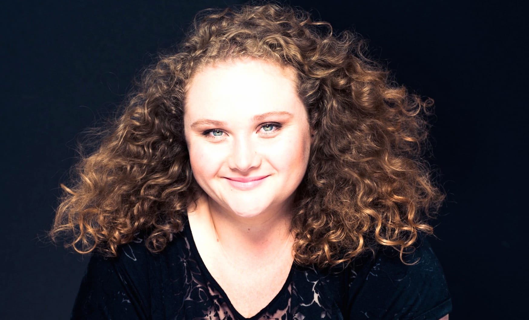 Danielle Macdonald at 640 x 960 iPhone 4 size wallpapers HD quality