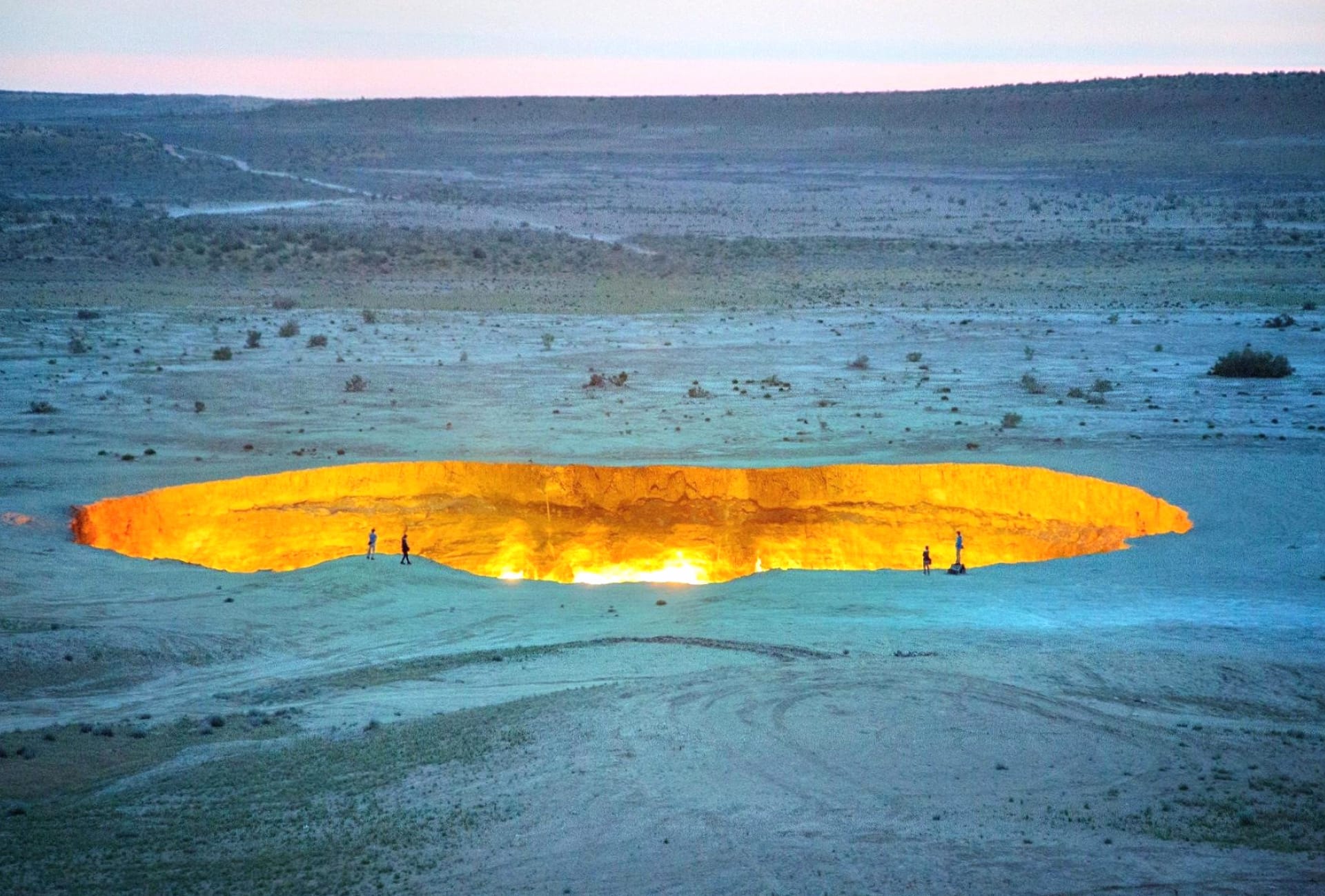 Darvaza Gas Crater at 1152 x 864 size wallpapers HD quality