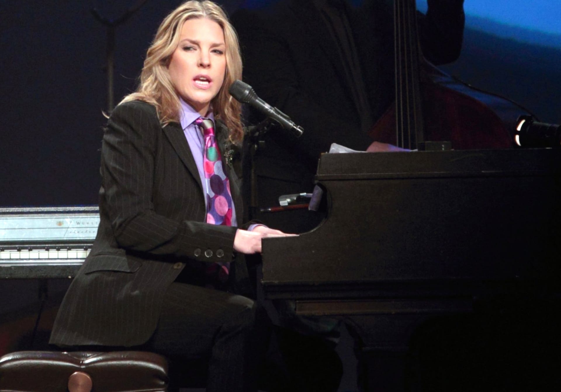 Diana Krall at 2048 x 2048 iPad size wallpapers HD quality