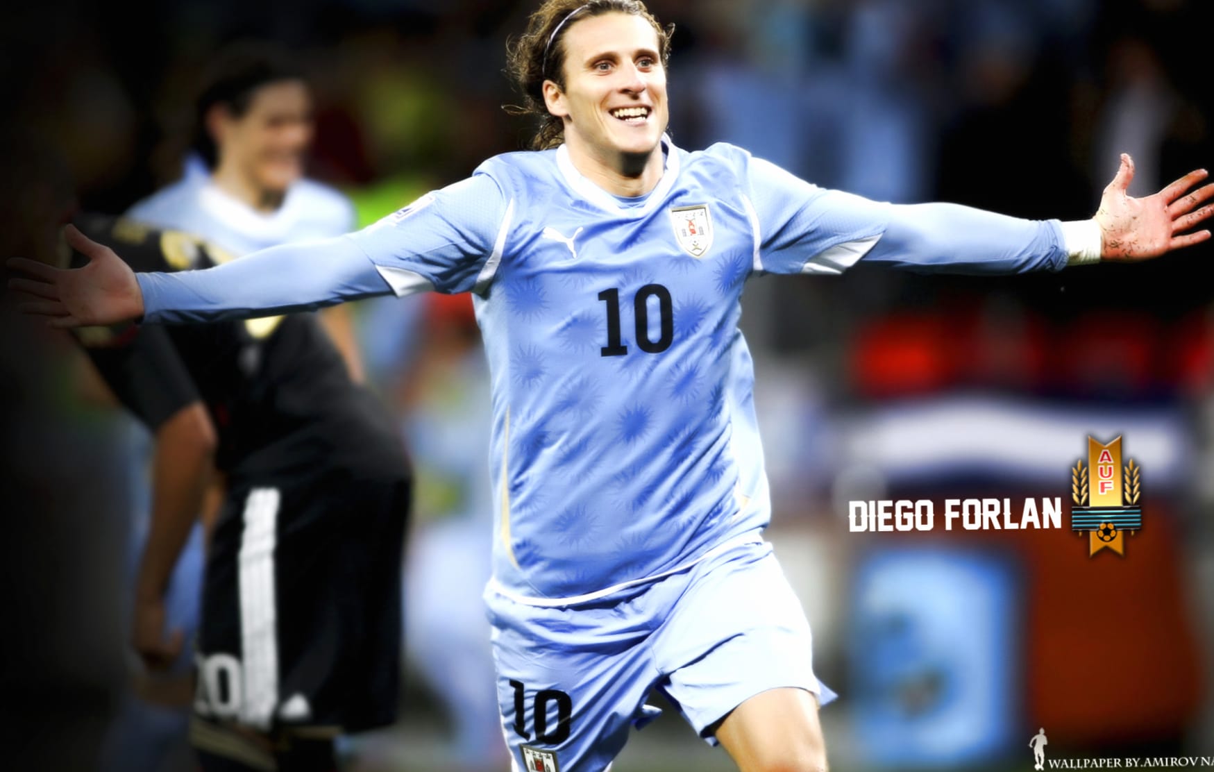 Diego Forlan at 2048 x 2048 iPad size wallpapers HD quality