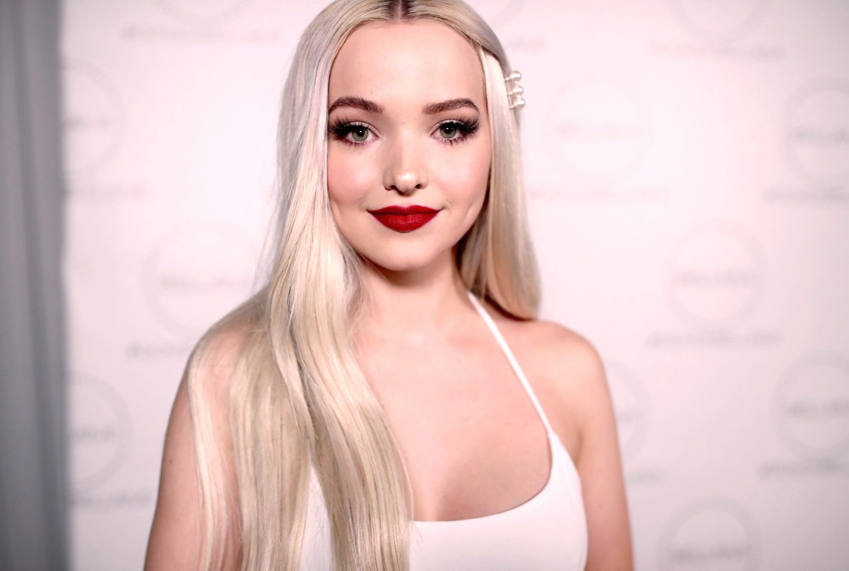 Dove Cameron at 640 x 960 iPhone 4 size wallpapers HD quality