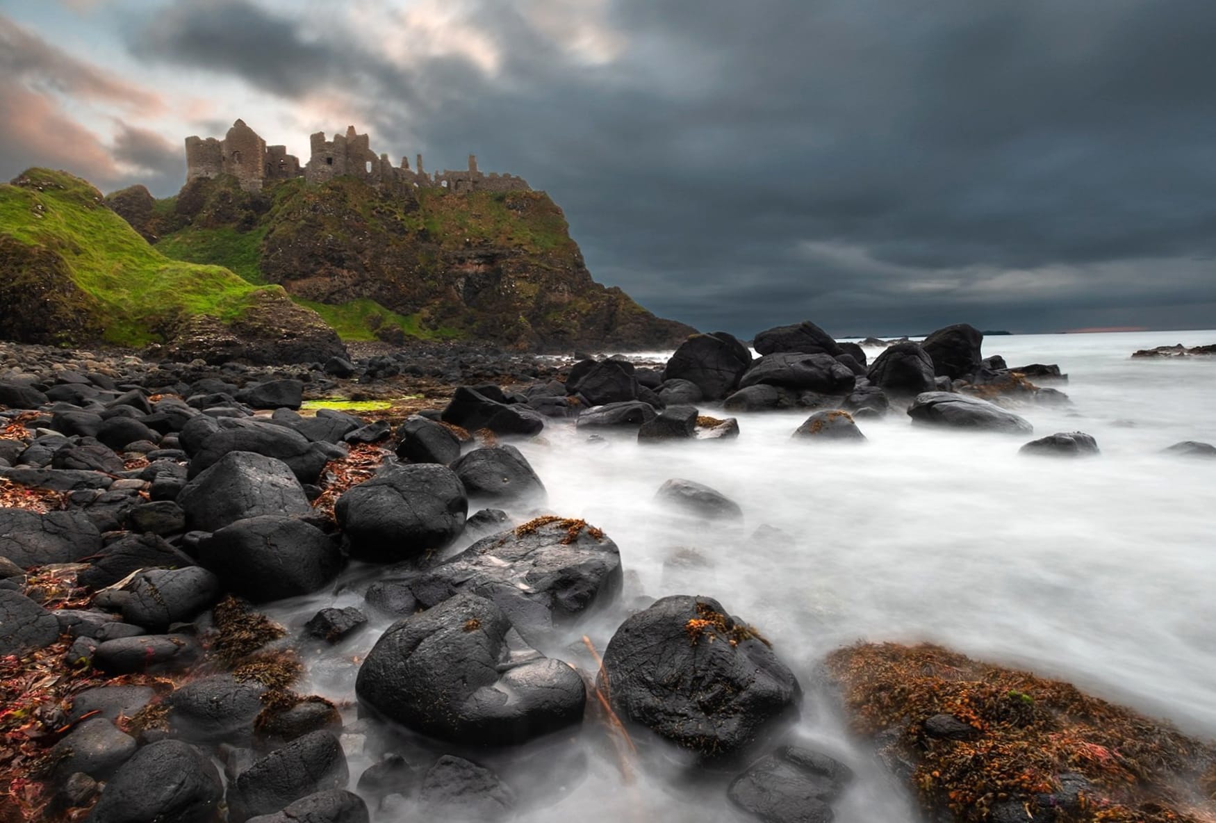 Dunluce Castle at 640 x 960 iPhone 4 size wallpapers HD quality