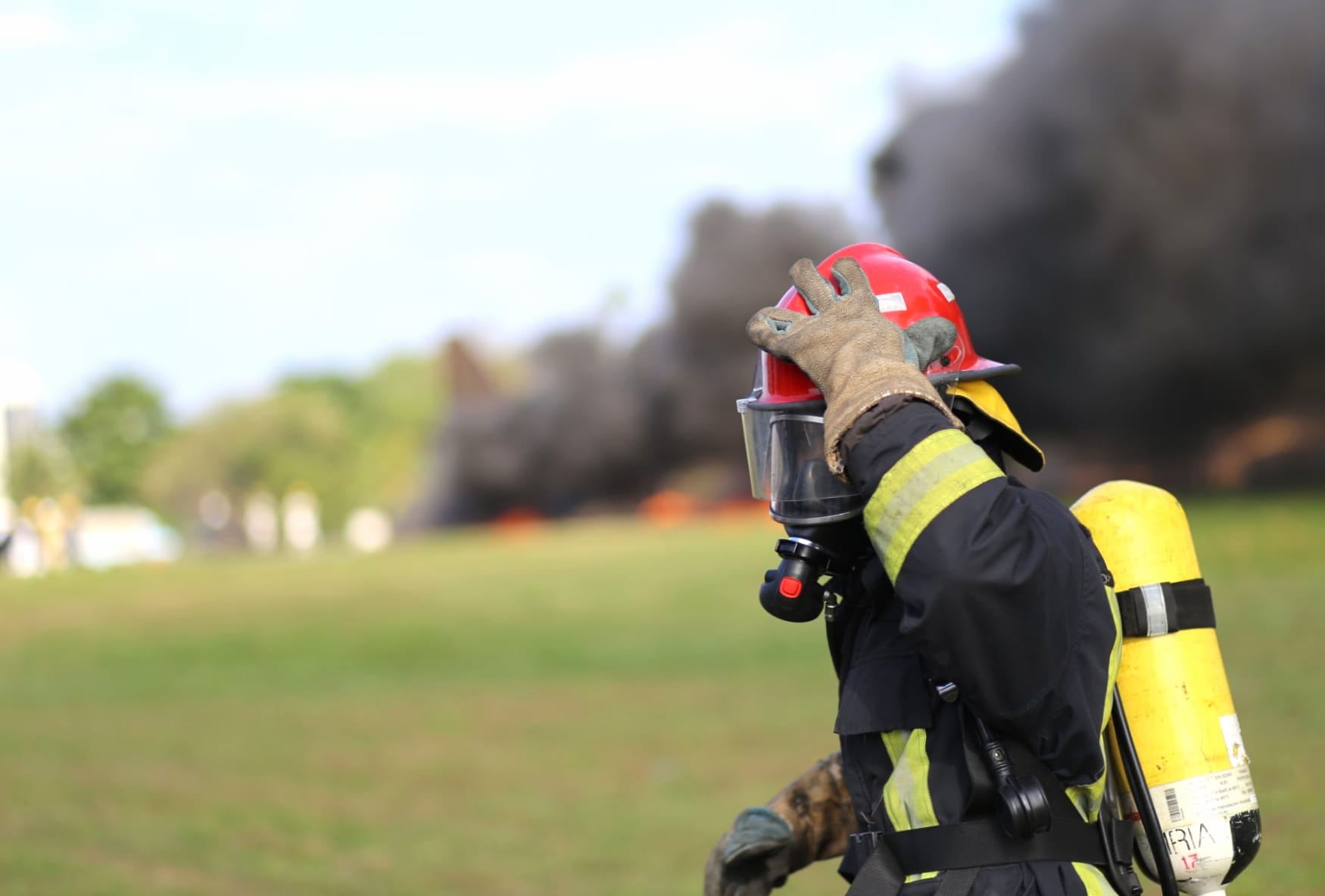 Firefighter at 1152 x 864 size wallpapers HD quality