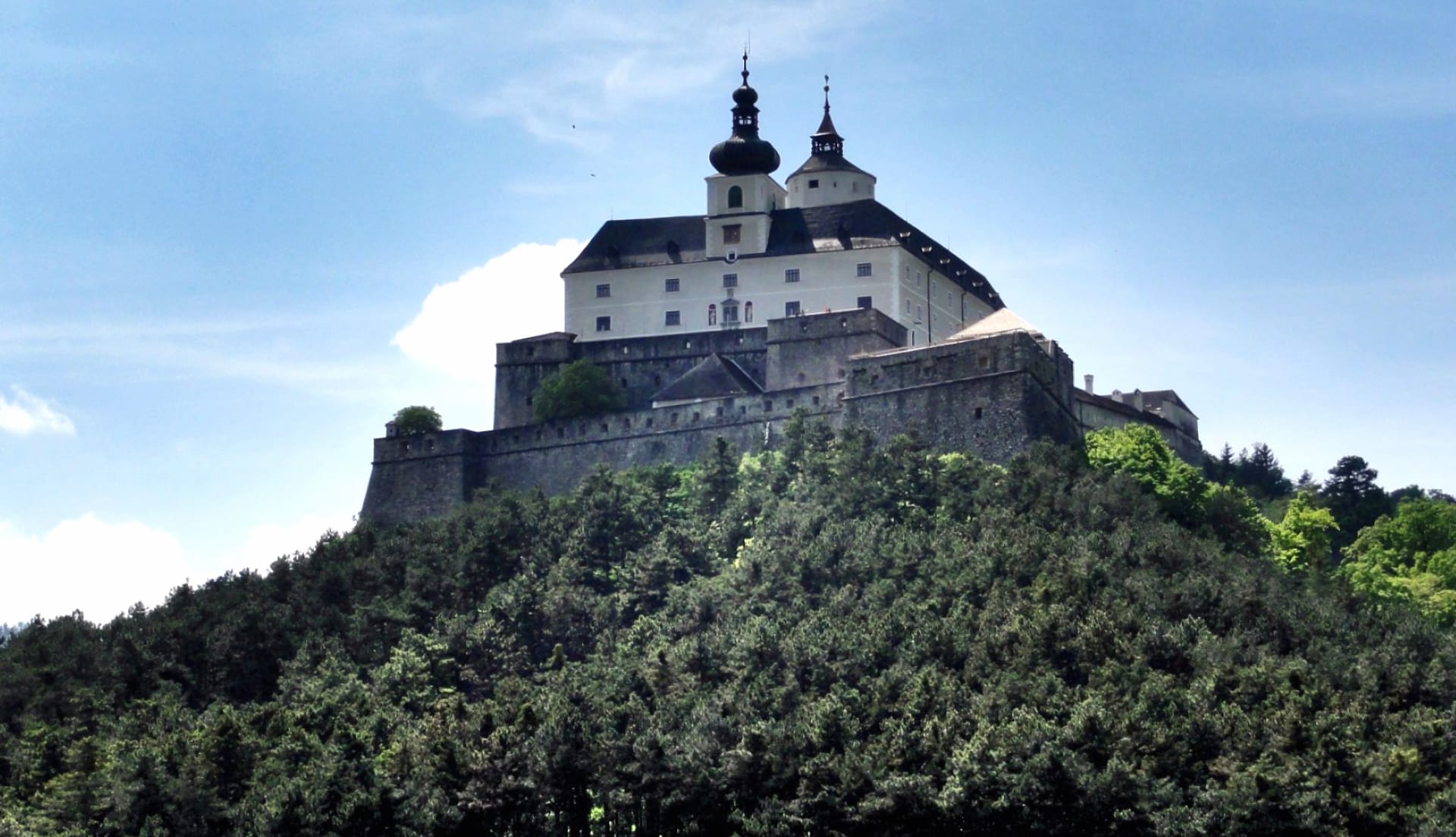 Forchtenstein Castle at 750 x 1334 iPhone 6 size wallpapers HD quality