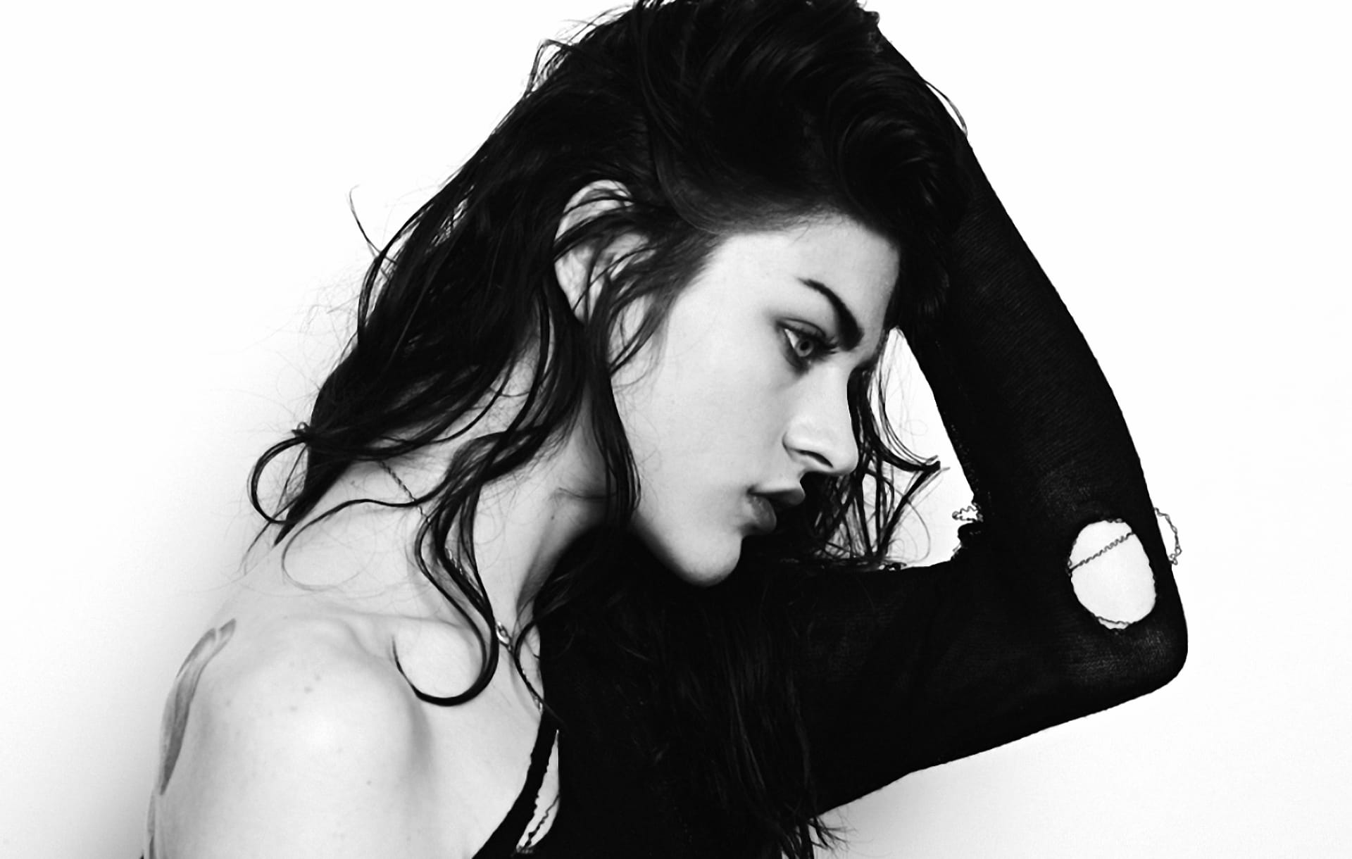 Frances Bean Cobain at 640 x 960 iPhone 4 size wallpapers HD quality