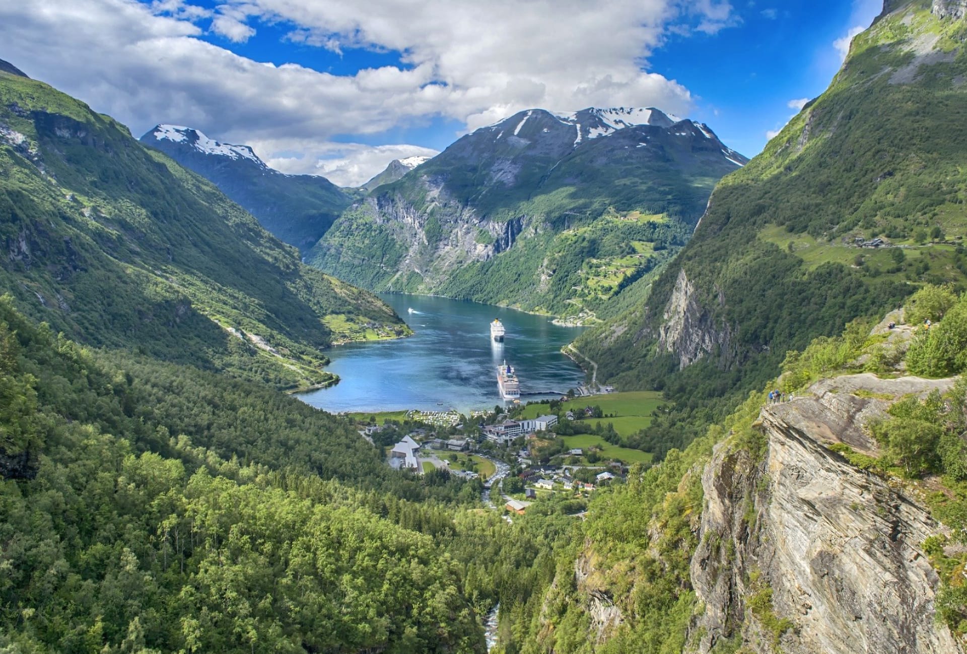 Geirangerfjord at 1334 x 750 iPhone 7 size wallpapers HD quality