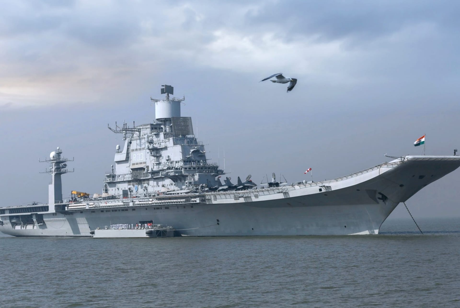 INS Vikramaditya (R33) at 1600 x 1200 size wallpapers HD quality