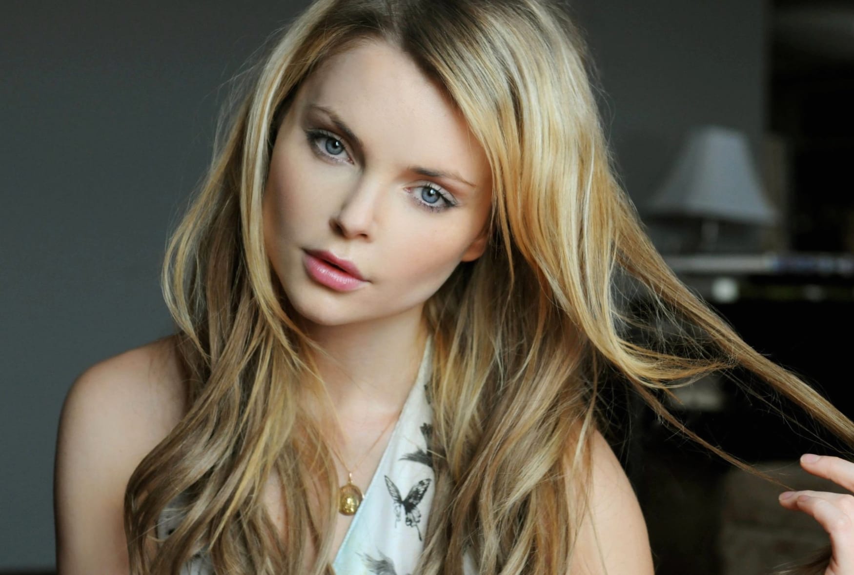 Izabella Miko at 1024 x 1024 iPad size wallpapers HD quality