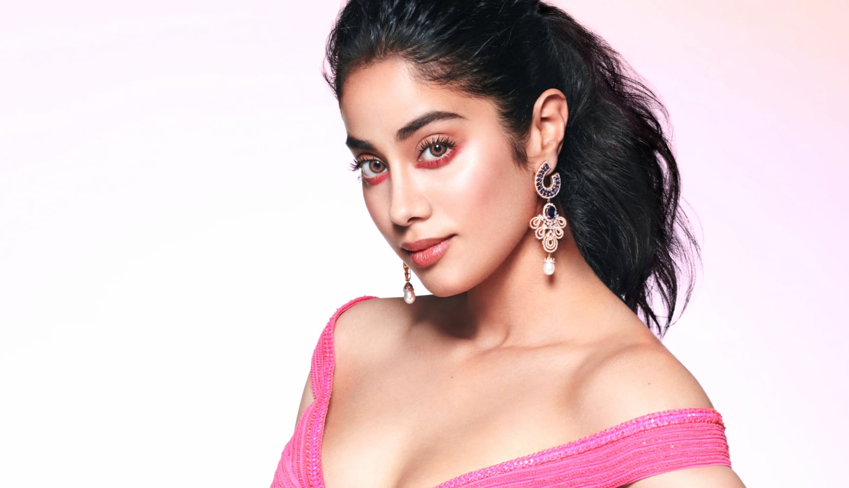Janhvi Kapoor at 1600 x 1200 size wallpapers HD quality