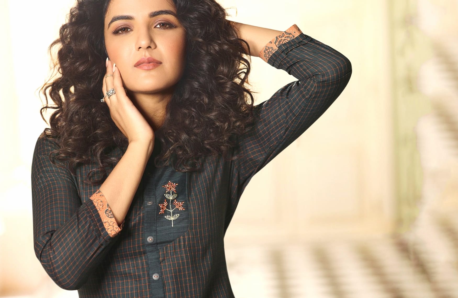 Jasmin Bhasin at 320 x 480 iPhone size wallpapers HD quality