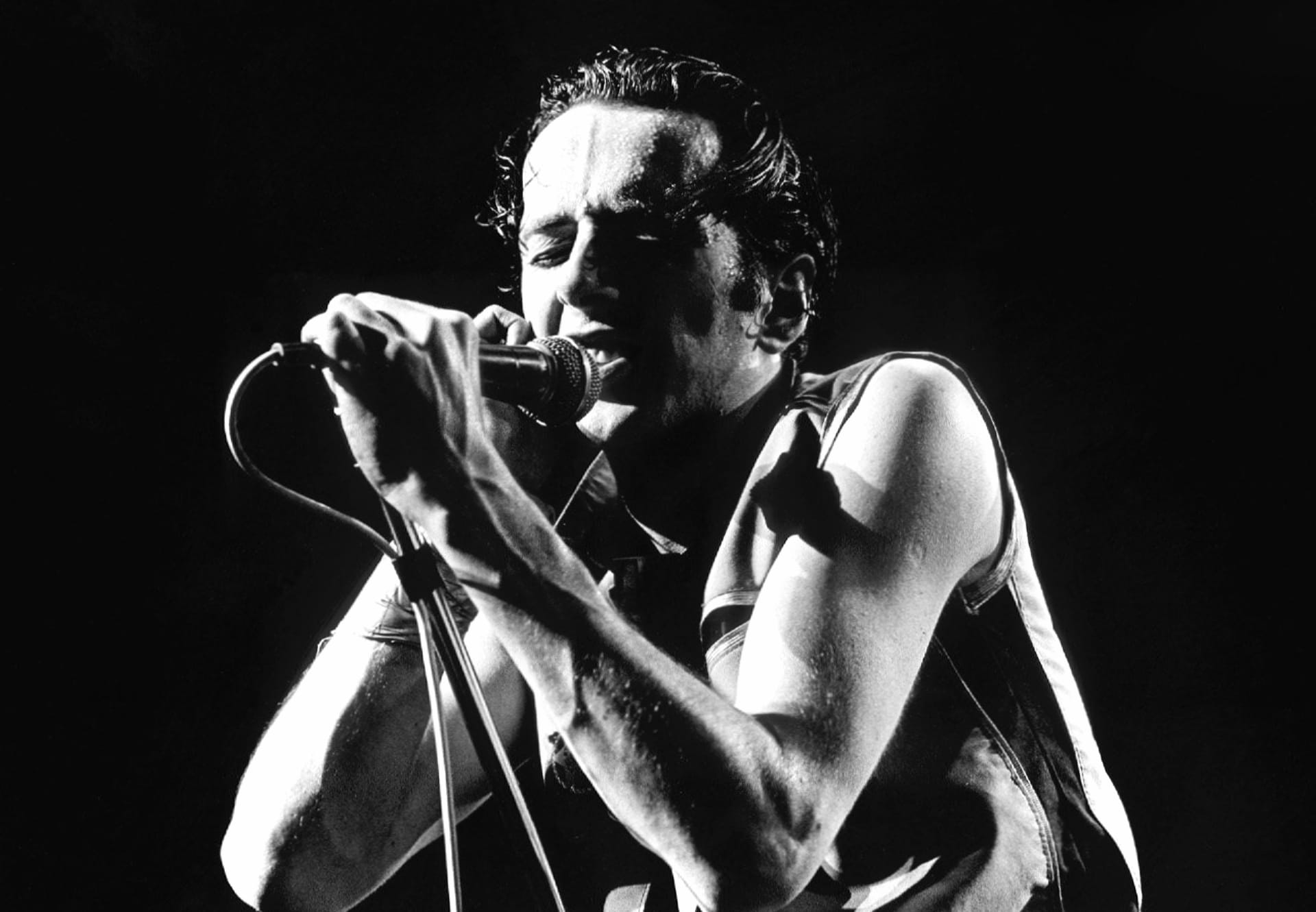 Joe Strummer at 320 x 480 iPhone size wallpapers HD quality