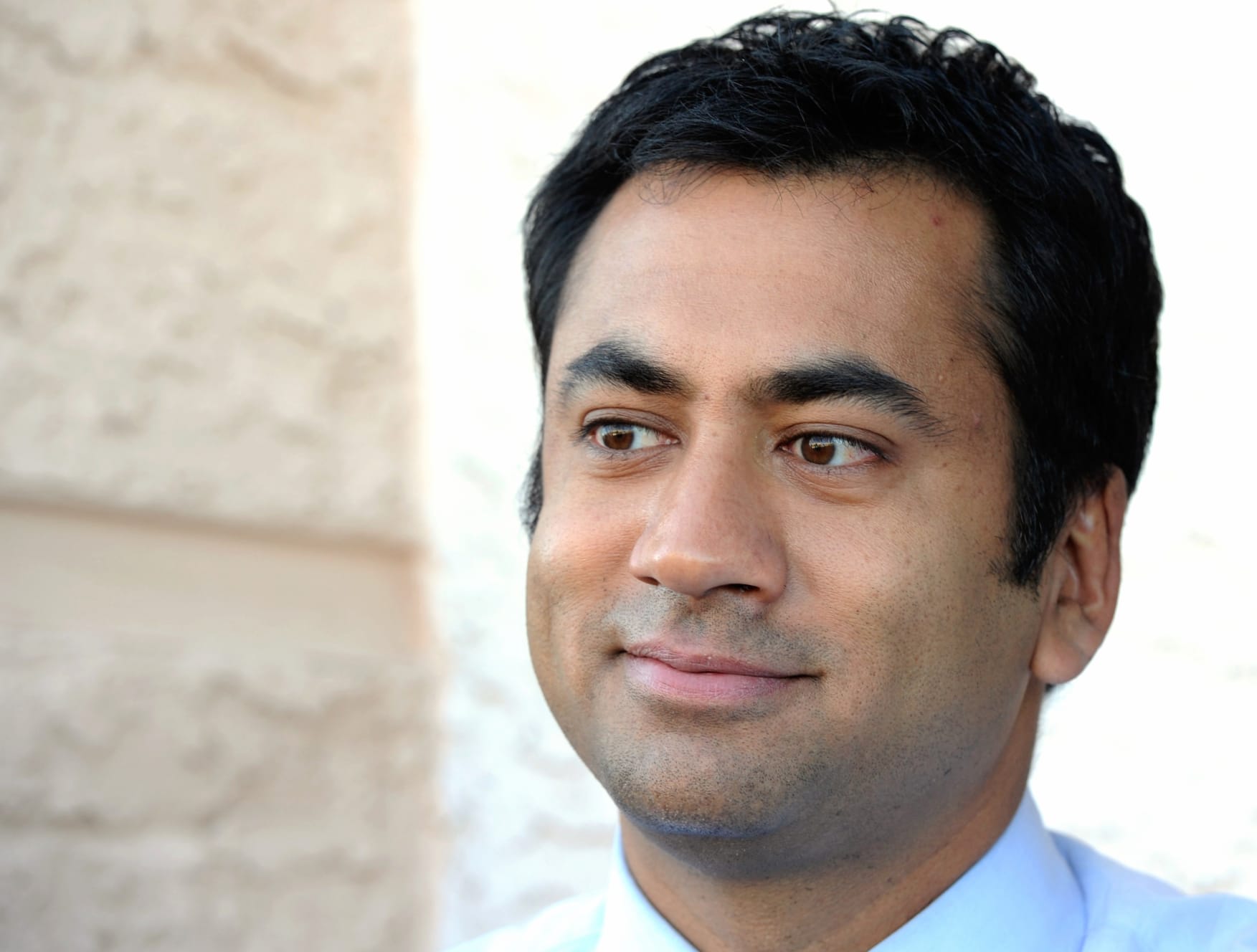 Kal Penn at 1334 x 750 iPhone 7 size wallpapers HD quality