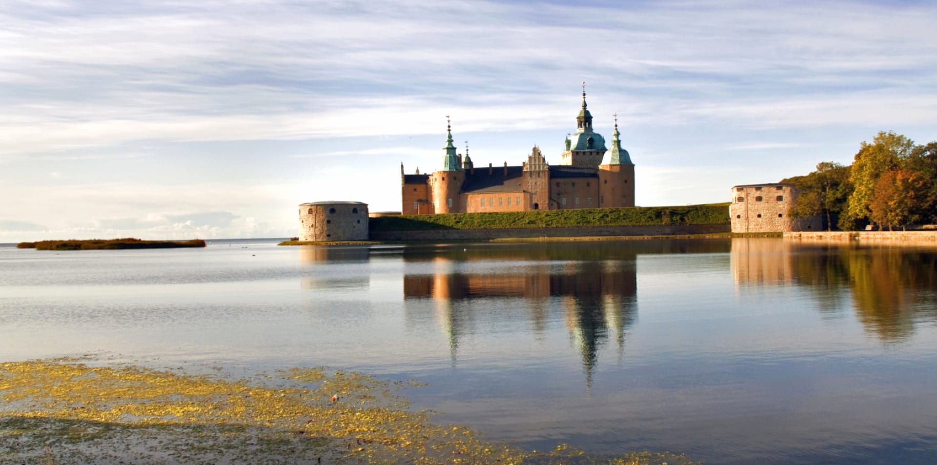 Kalmar Castle at 320 x 480 iPhone size wallpapers HD quality