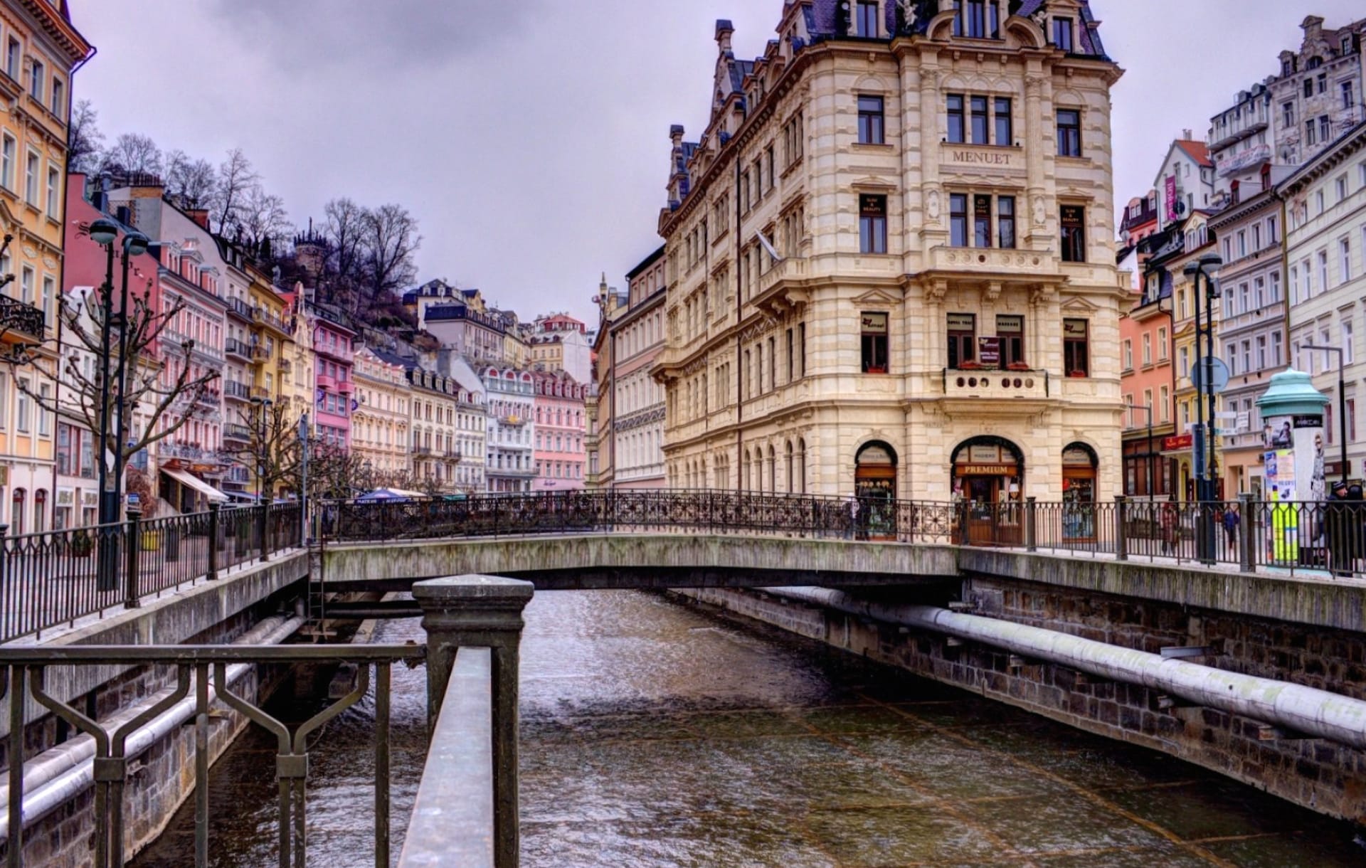 Karlovy Vary at 1600 x 1200 size wallpapers HD quality