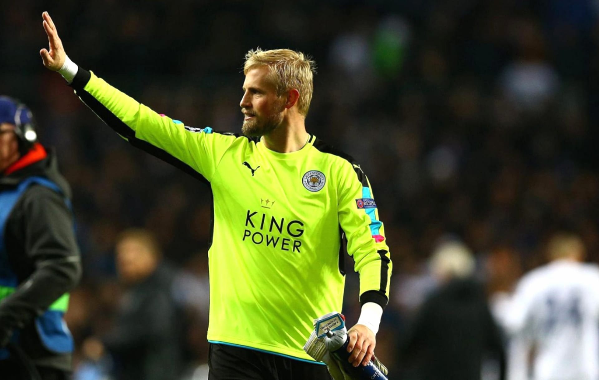 Kasper Schmeichel at 2048 x 2048 iPad size wallpapers HD quality