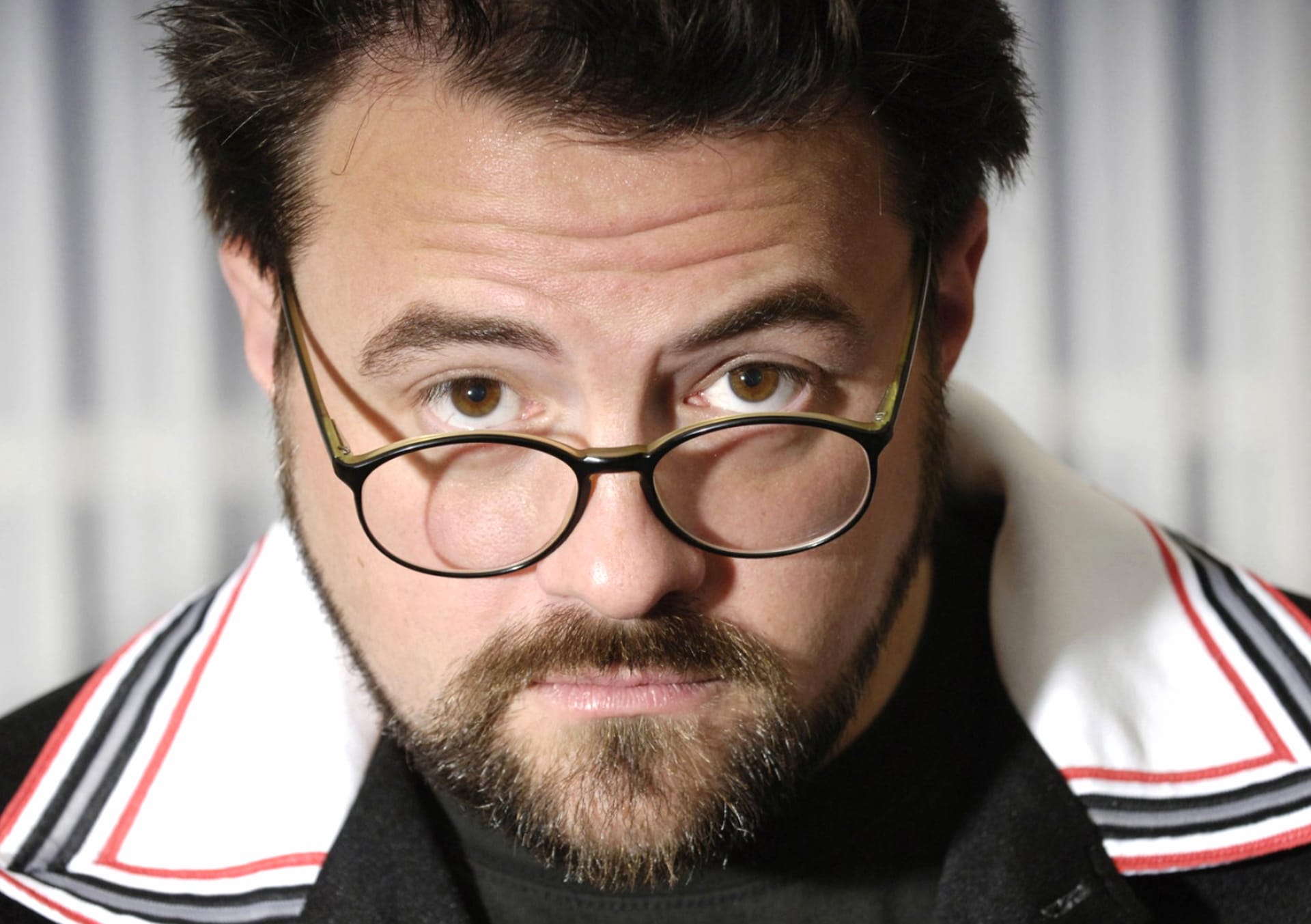 Kevin Smith at 320 x 480 iPhone size wallpapers HD quality