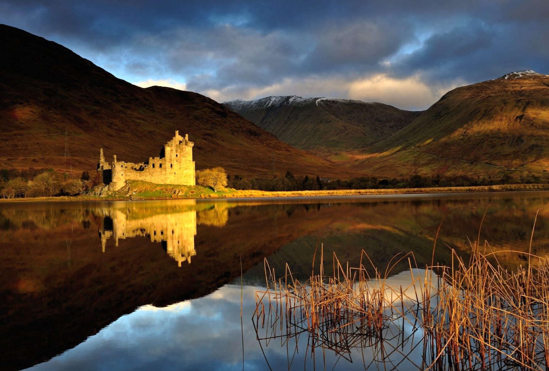 Kilchurn Castle at 640 x 1136 iPhone 5 size wallpapers HD quality