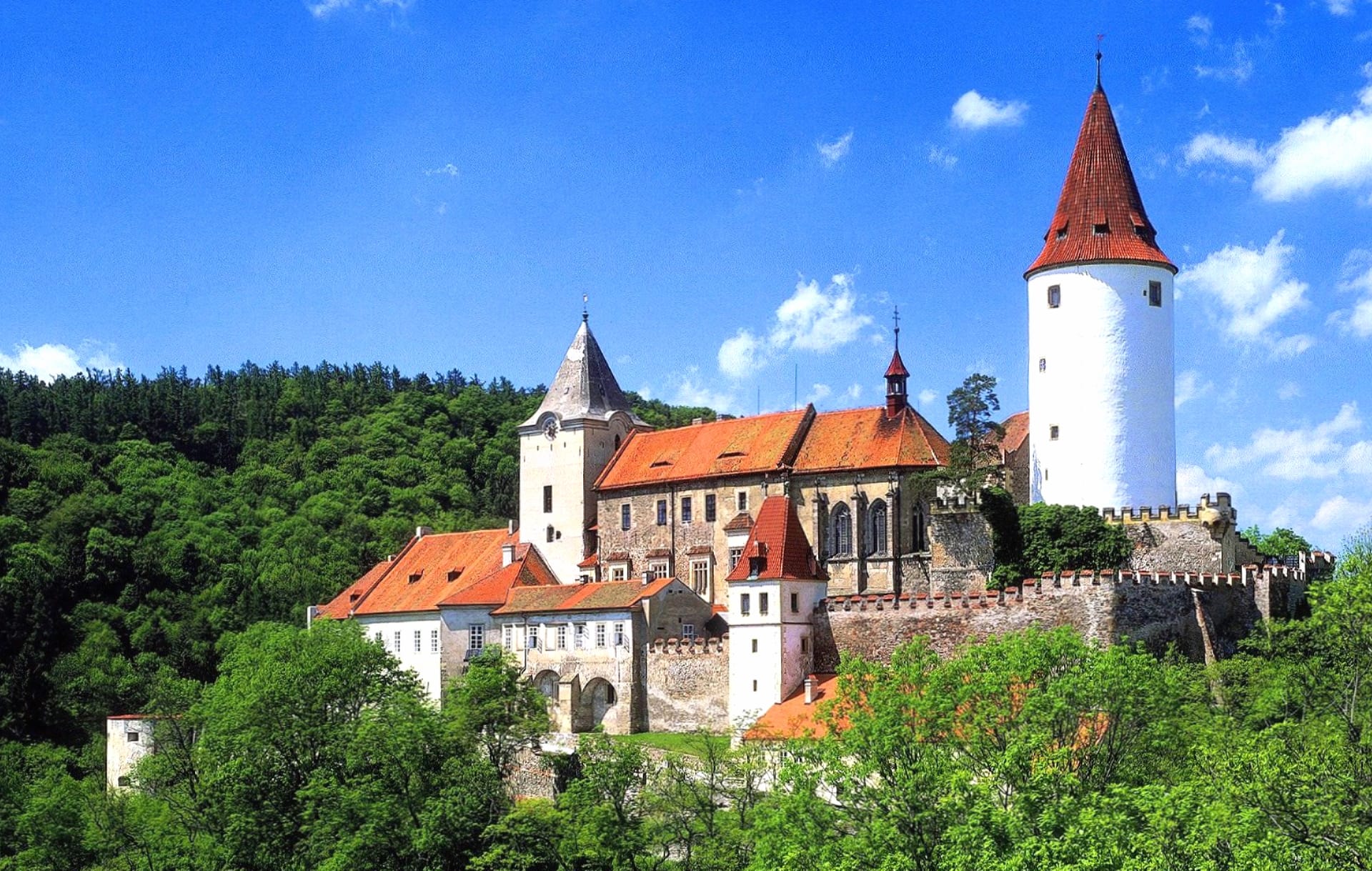 Krivoklat Castle at 750 x 1334 iPhone 6 size wallpapers HD quality