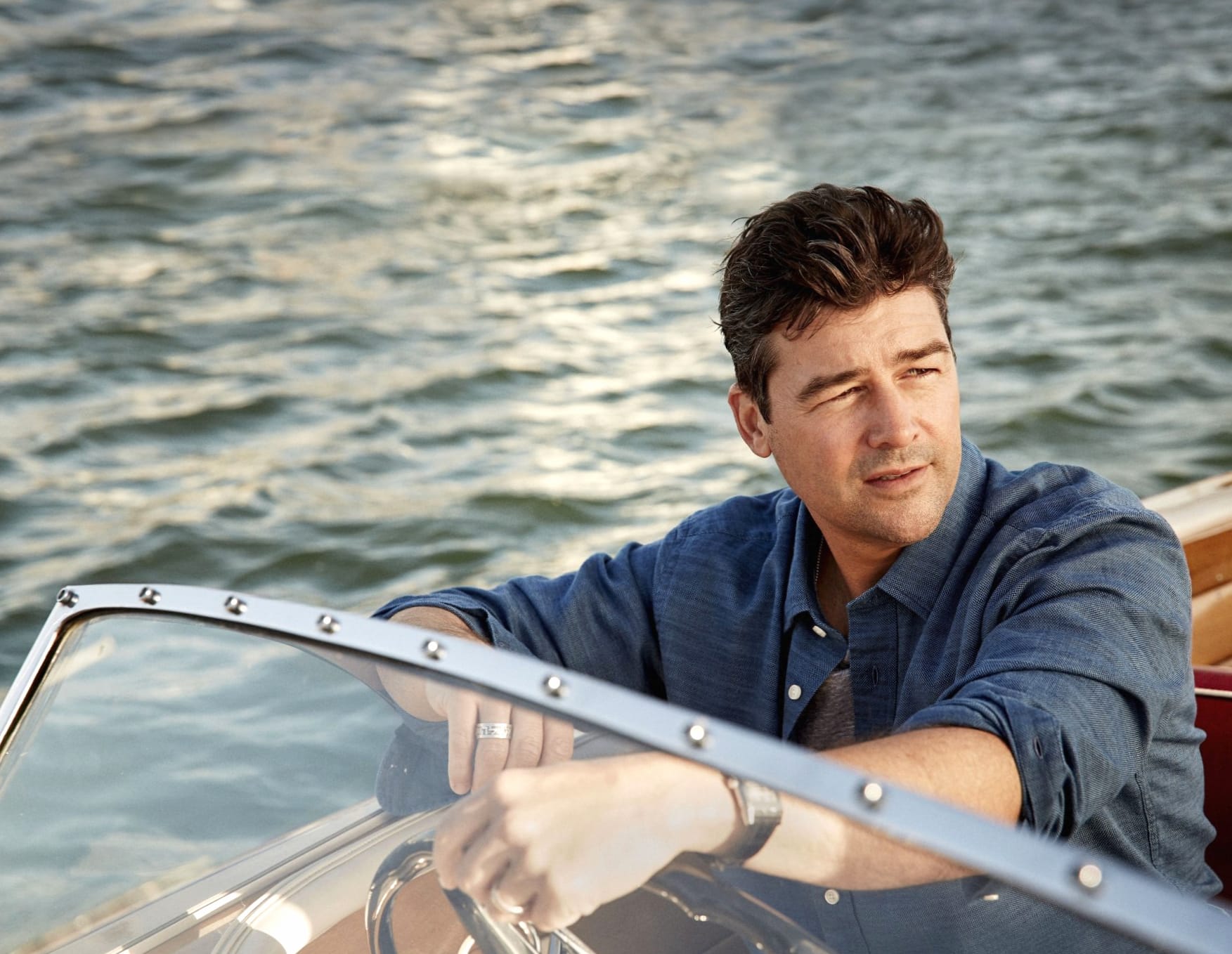 Kyle Chandler at 1024 x 1024 iPad size wallpapers HD quality