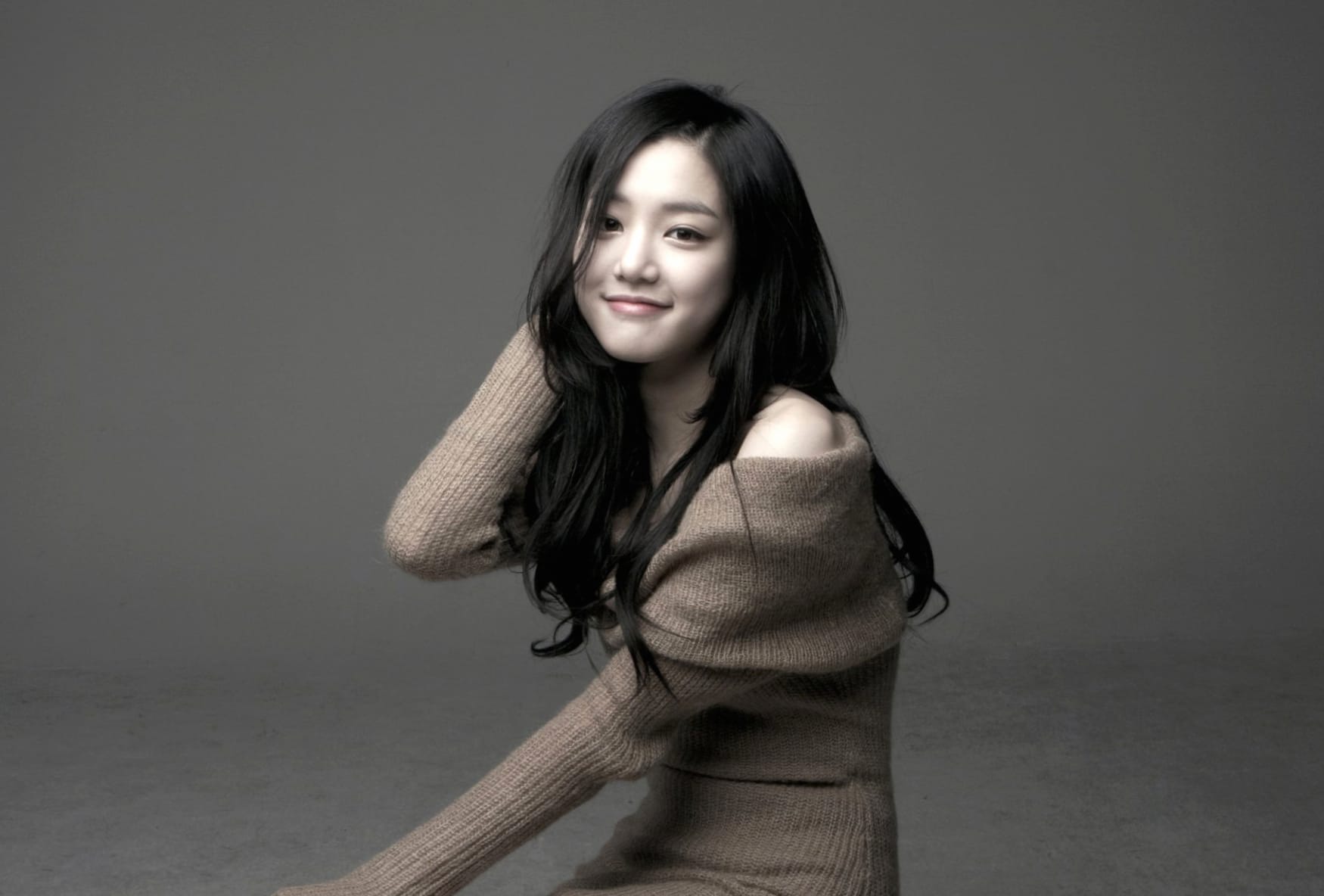 Lee Yu-bi at 320 x 480 iPhone size wallpapers HD quality
