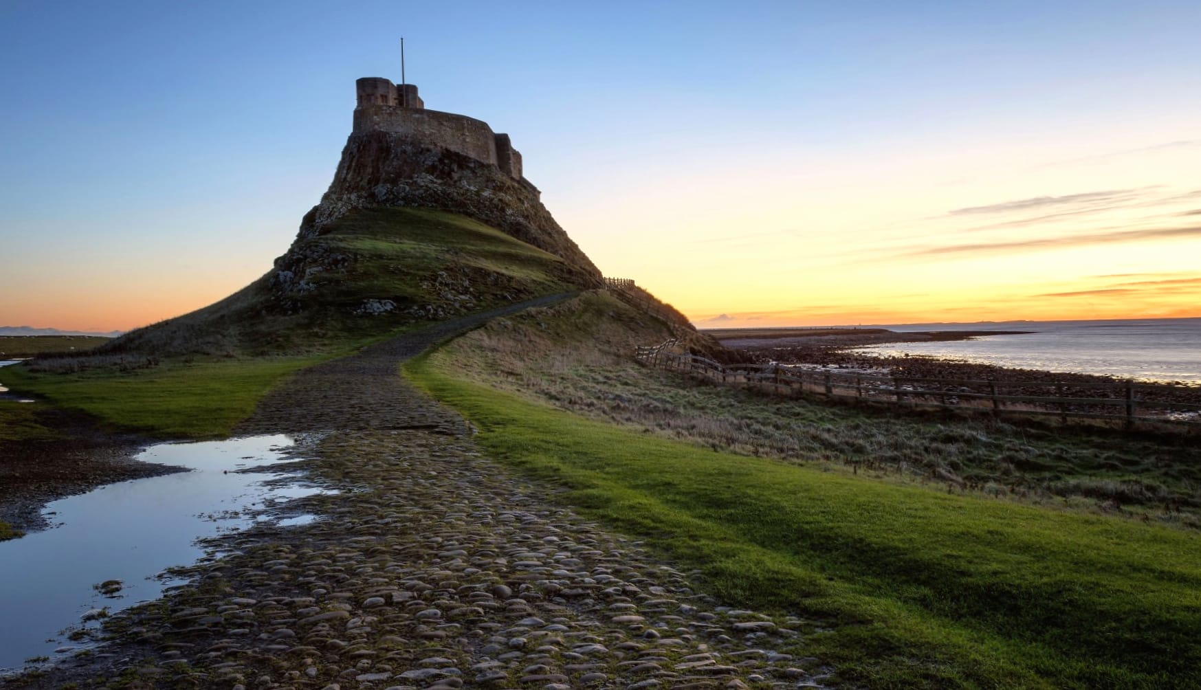 Lindisfarne Castle at 750 x 1334 iPhone 6 size wallpapers HD quality