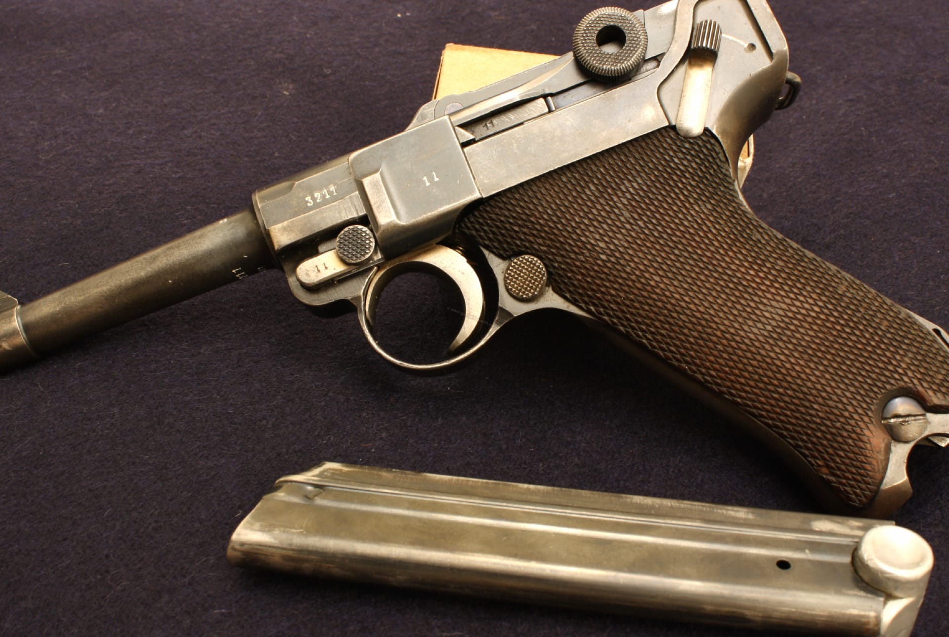 Luger Pistol at 1152 x 864 size wallpapers HD quality
