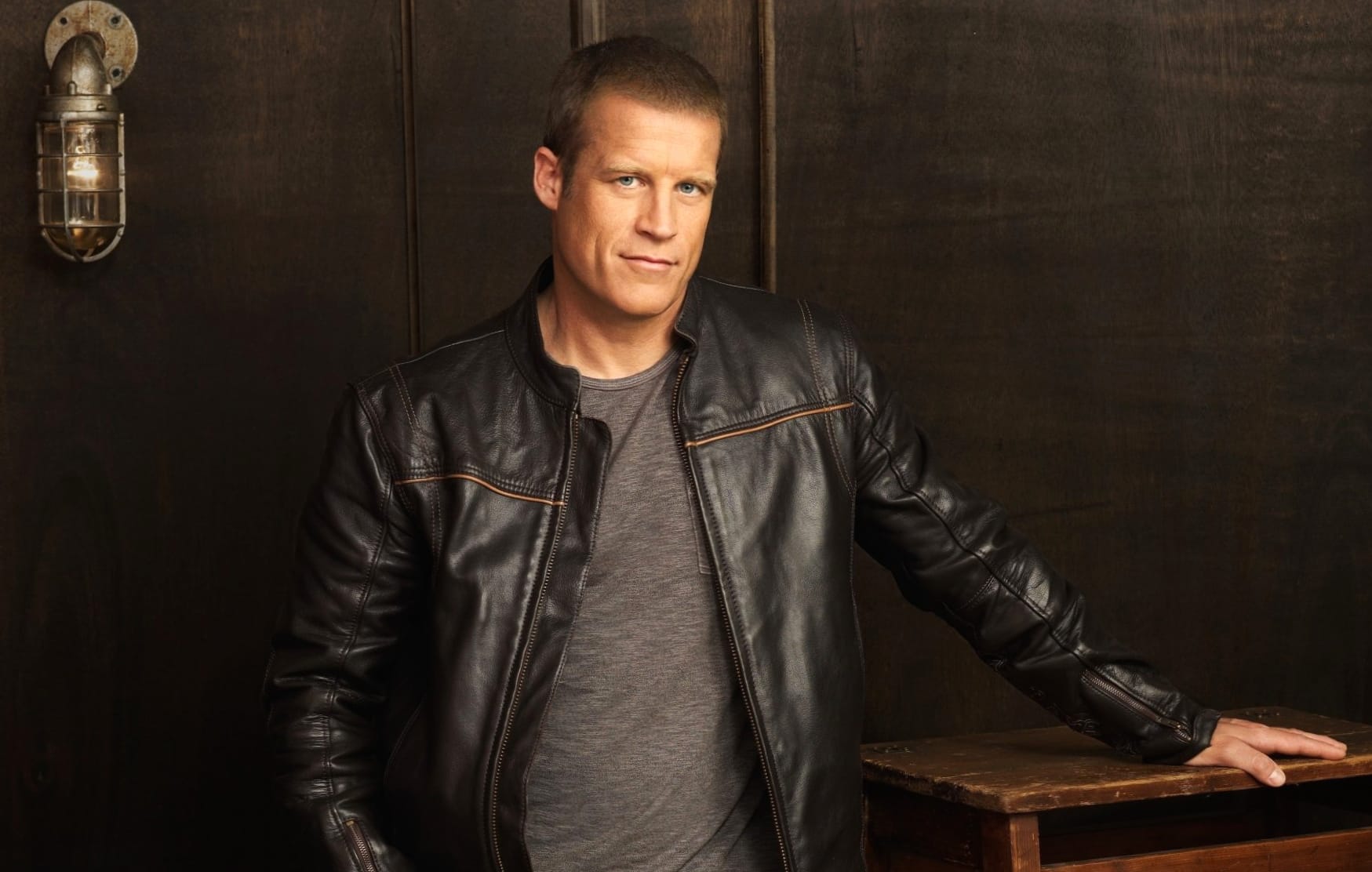 Mark Valley at 640 x 1136 iPhone 5 size wallpapers HD quality