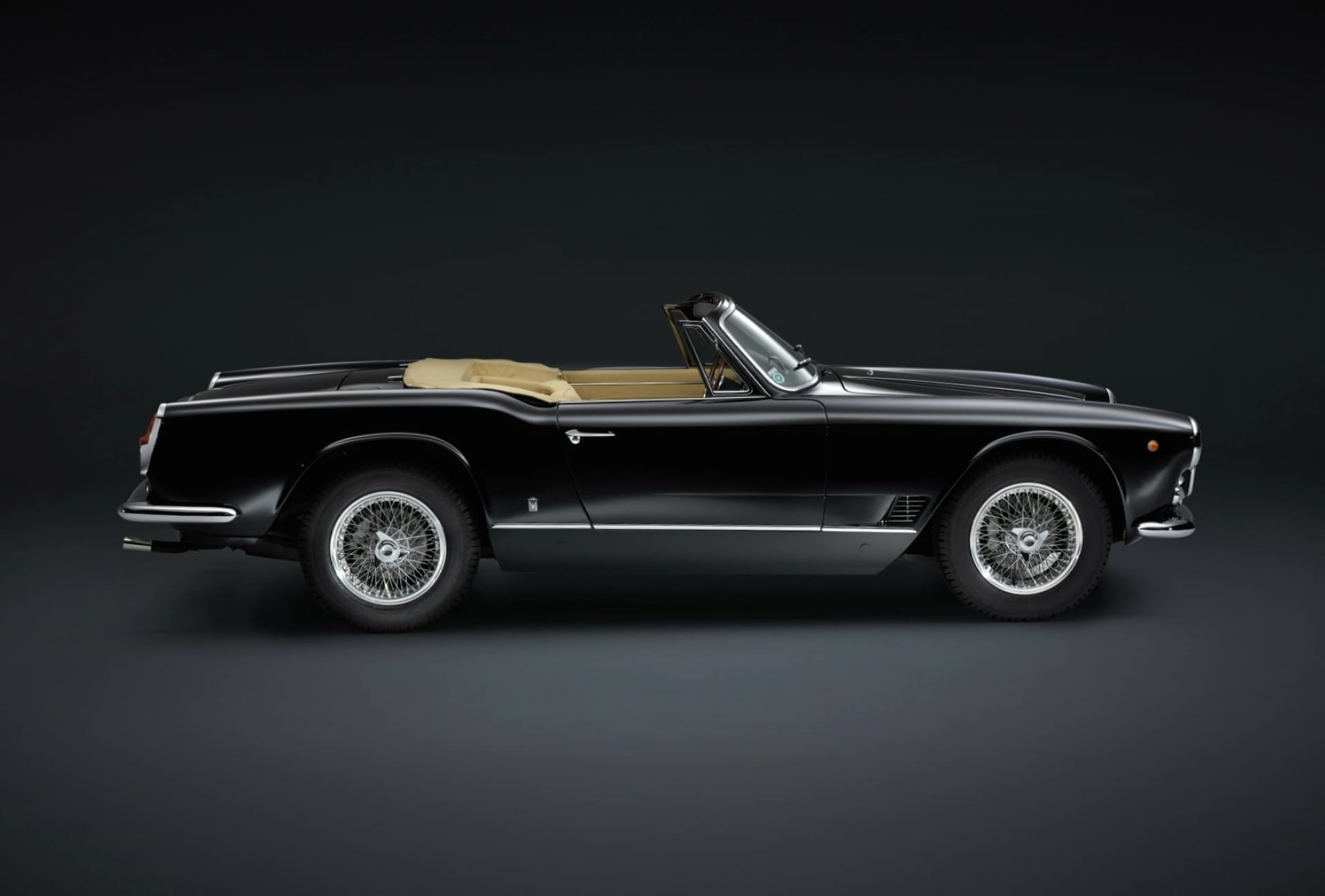 Maserati 3500 GTi Spyder at 750 x 1334 iPhone 6 size wallpapers HD quality