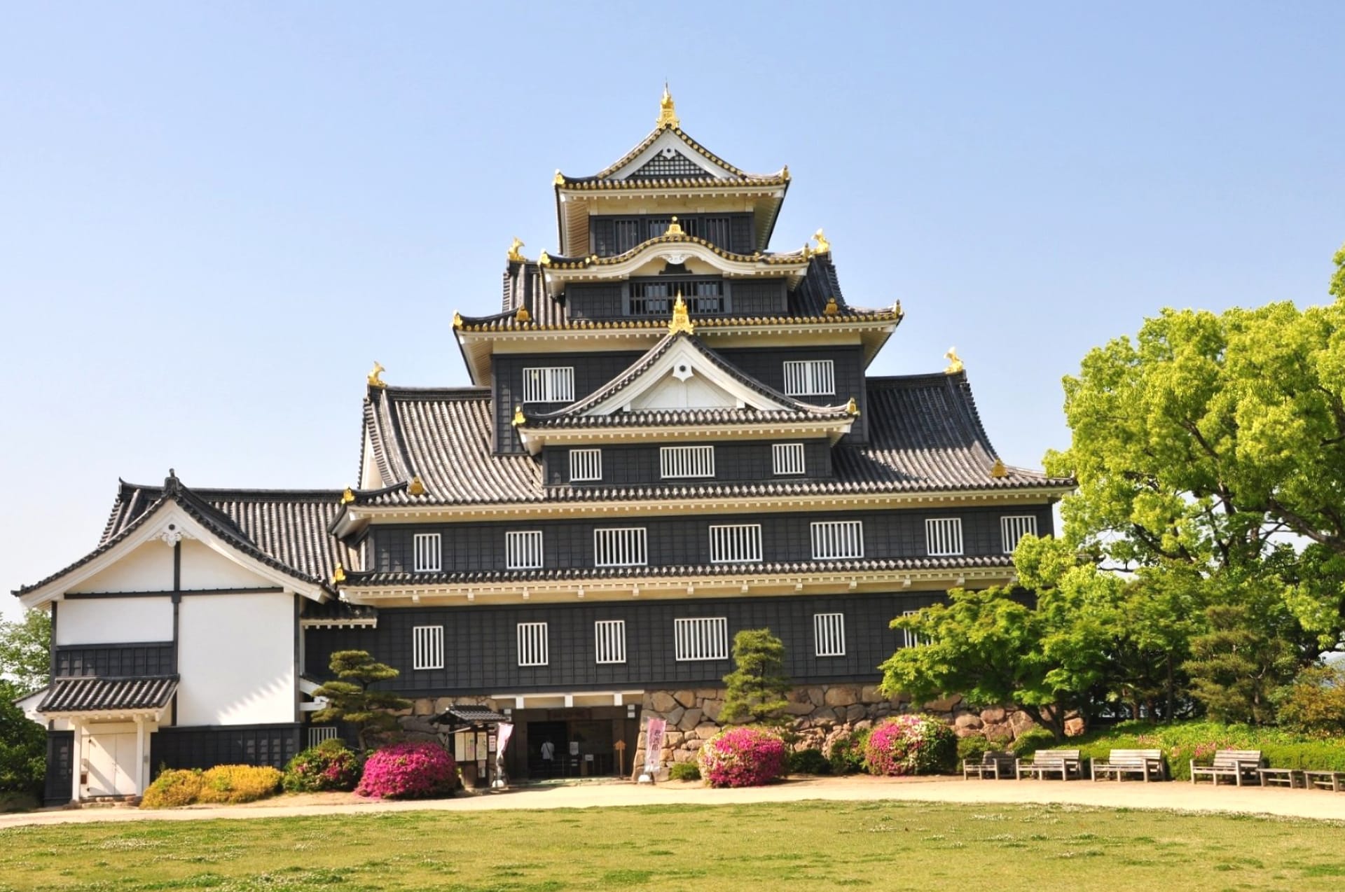 Okayama Castle at 1024 x 1024 iPad size wallpapers HD quality