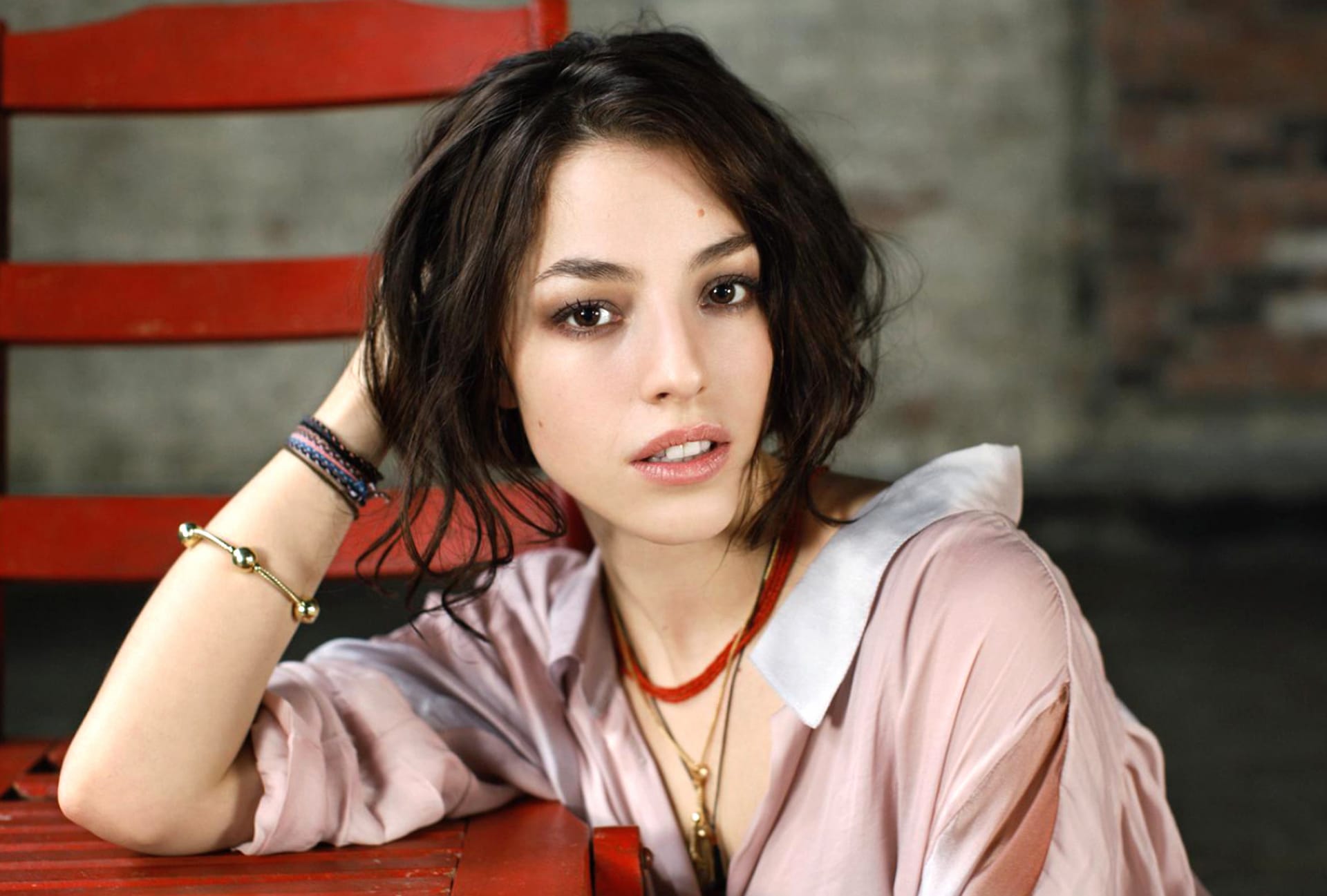 Olivia Thirlby at 320 x 480 iPhone size wallpapers HD quality