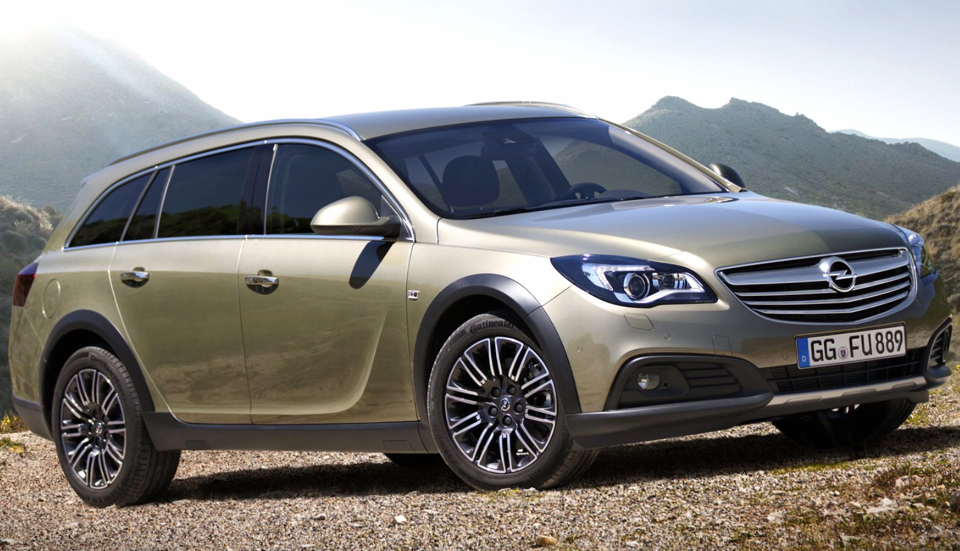 Opel Insignia Country Tourer at 2048 x 2048 iPad size wallpapers HD quality
